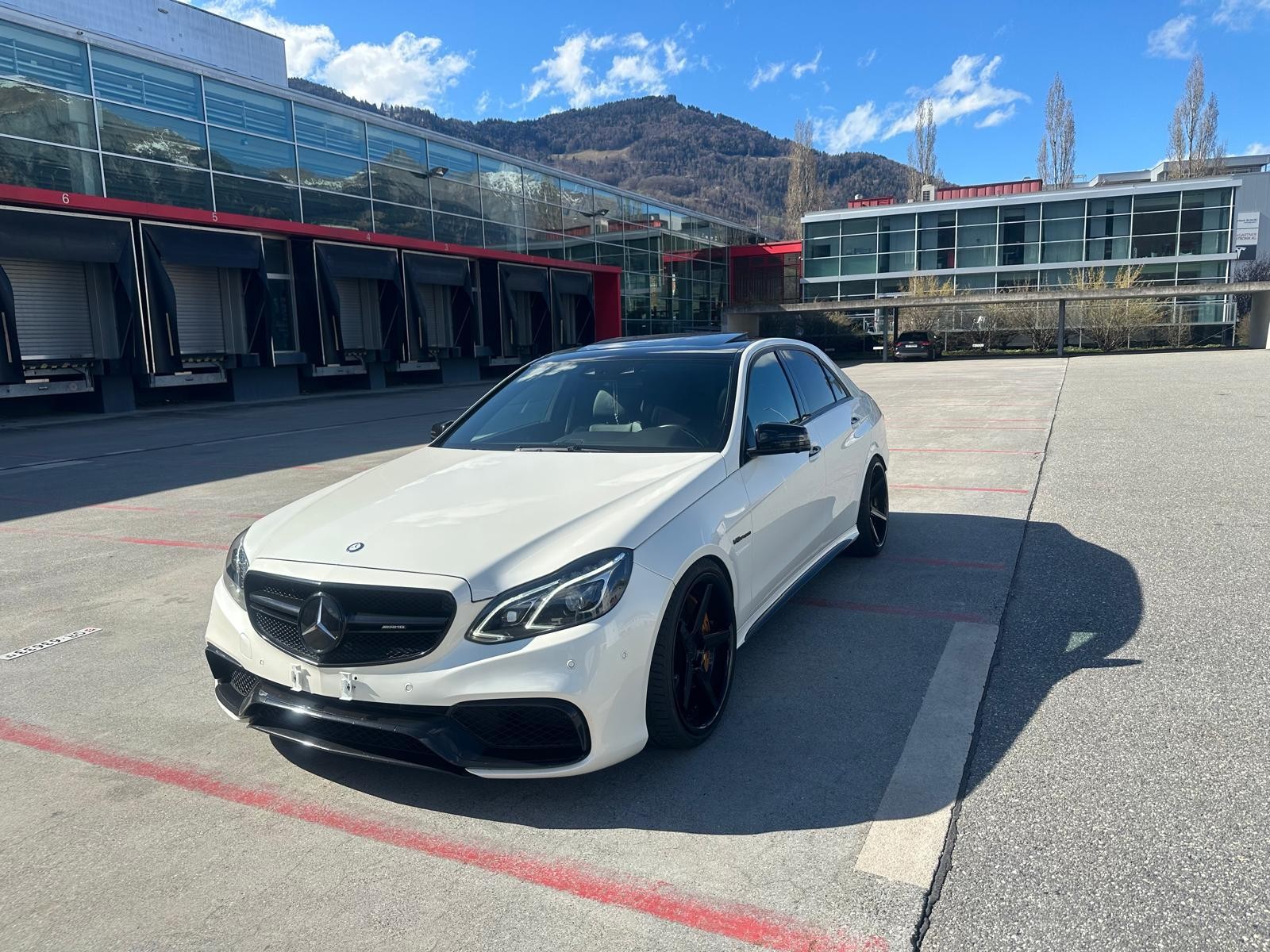 MERCEDES-BENZ E 63 AMG S 4Matic Speedshift-showroom-element-2