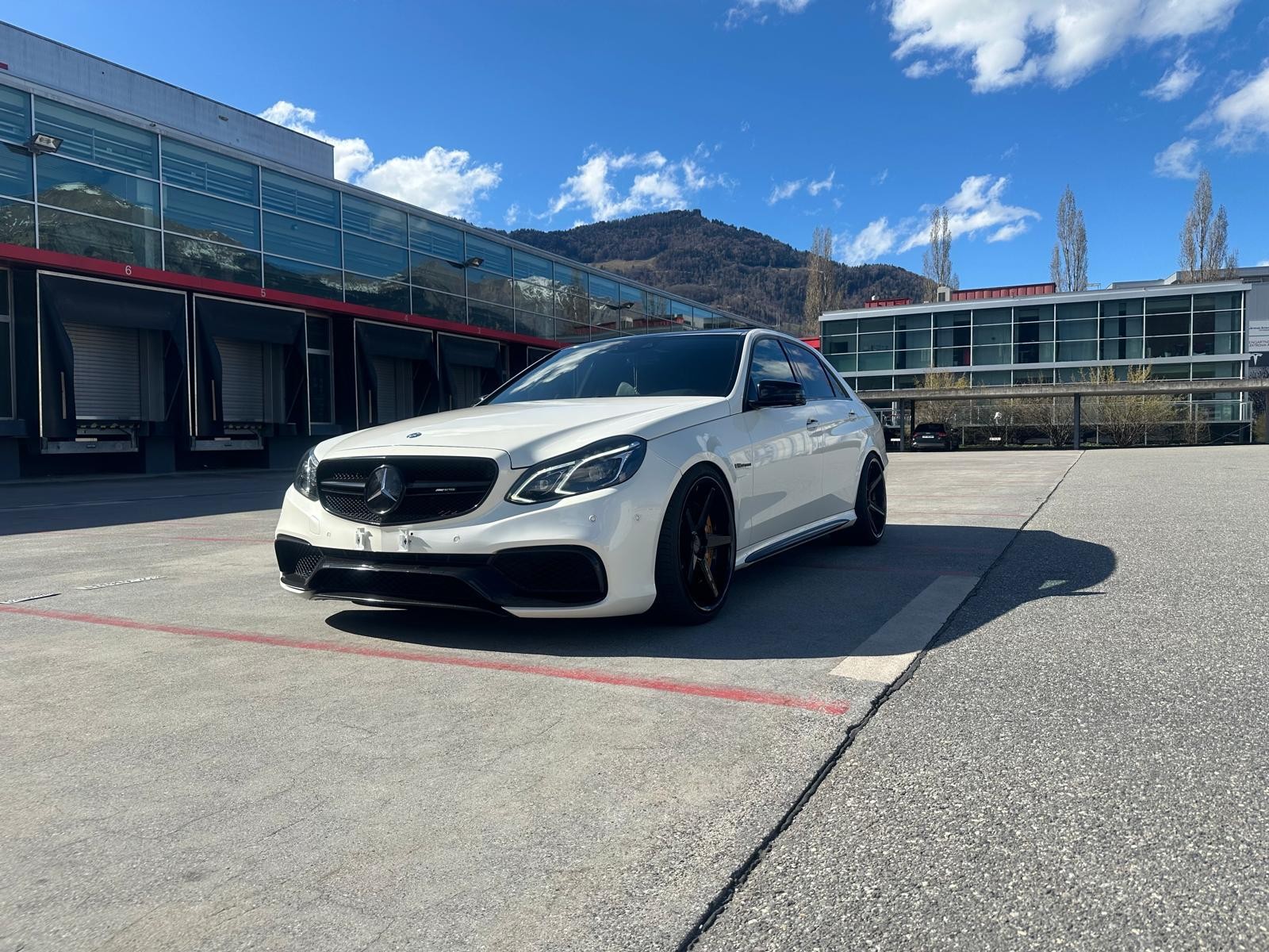 MERCEDES-BENZ E 63 AMG S 4Matic Speedshift-showroom-element-3