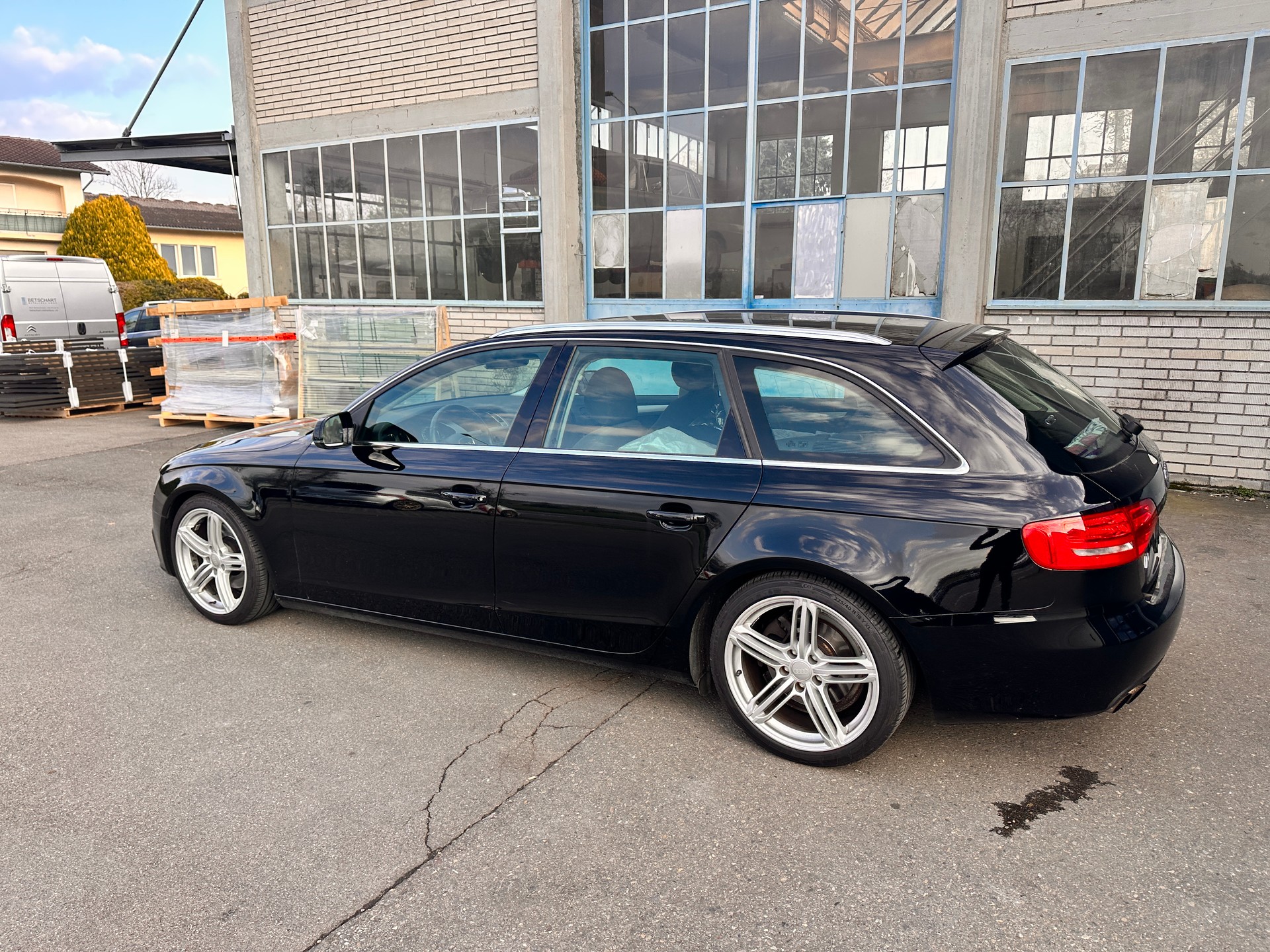 AUDI A4-image-9