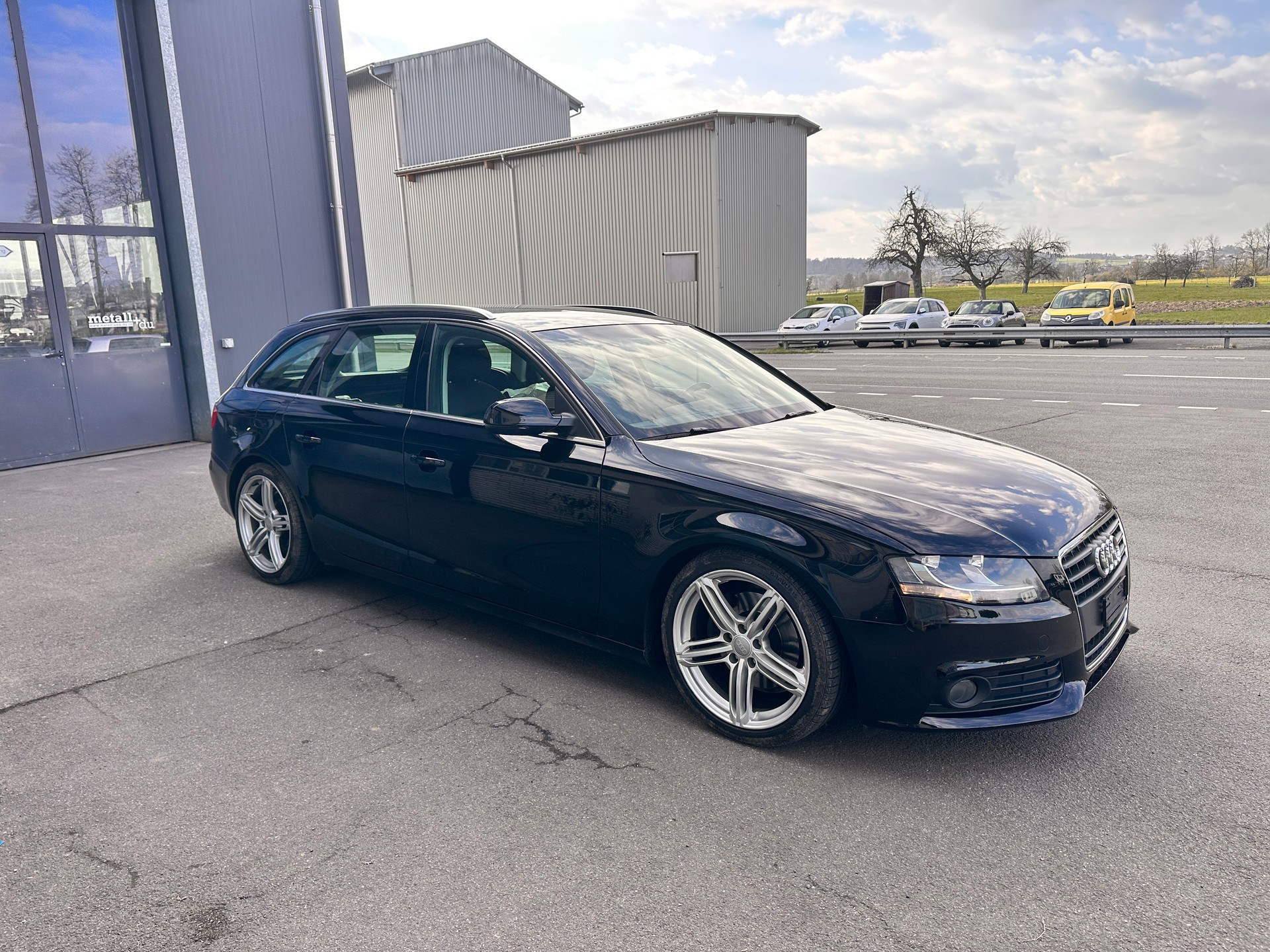 AUDI A4-image-7