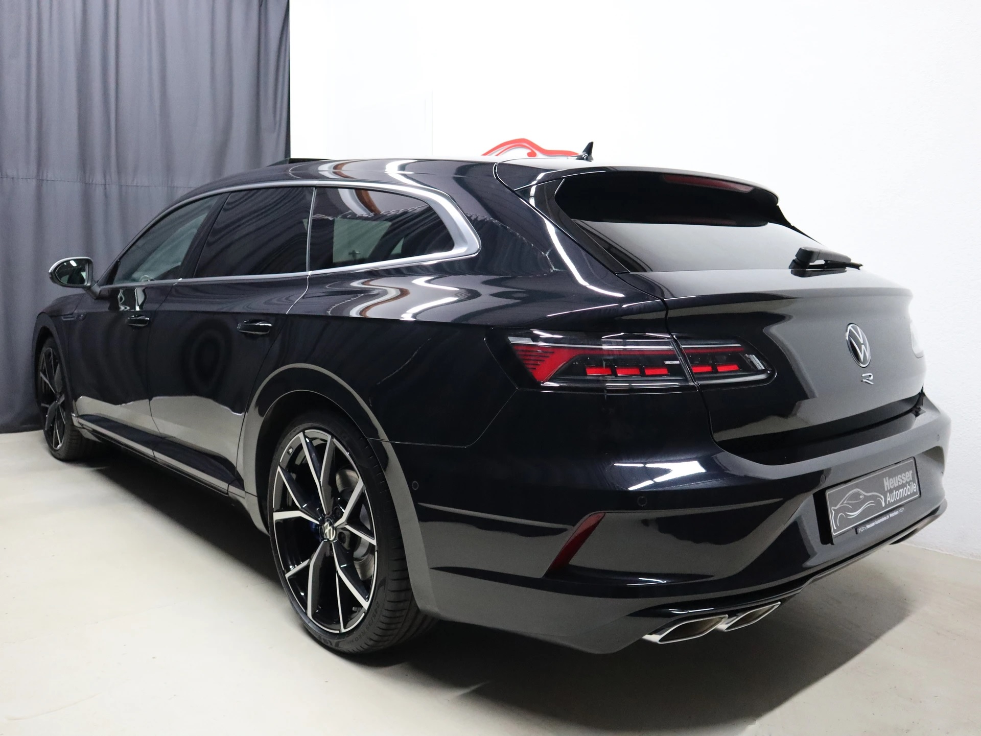 VW Arteon SB 2.0 TSI R 4Motion DSG - VOLLAUSTATTUNG - Panorama - Leder - Sportsitze - Harman/Kardon - AHK - 320 PS-showroom-element-3