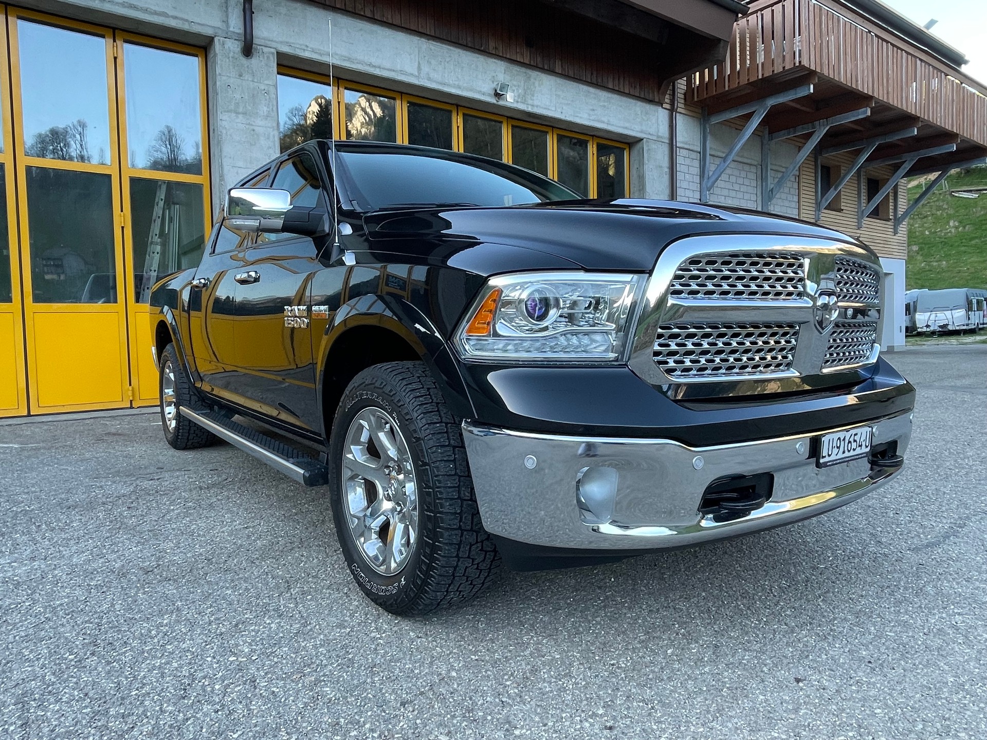 DODGE 1500 5.7 V8 Laramie-image-9