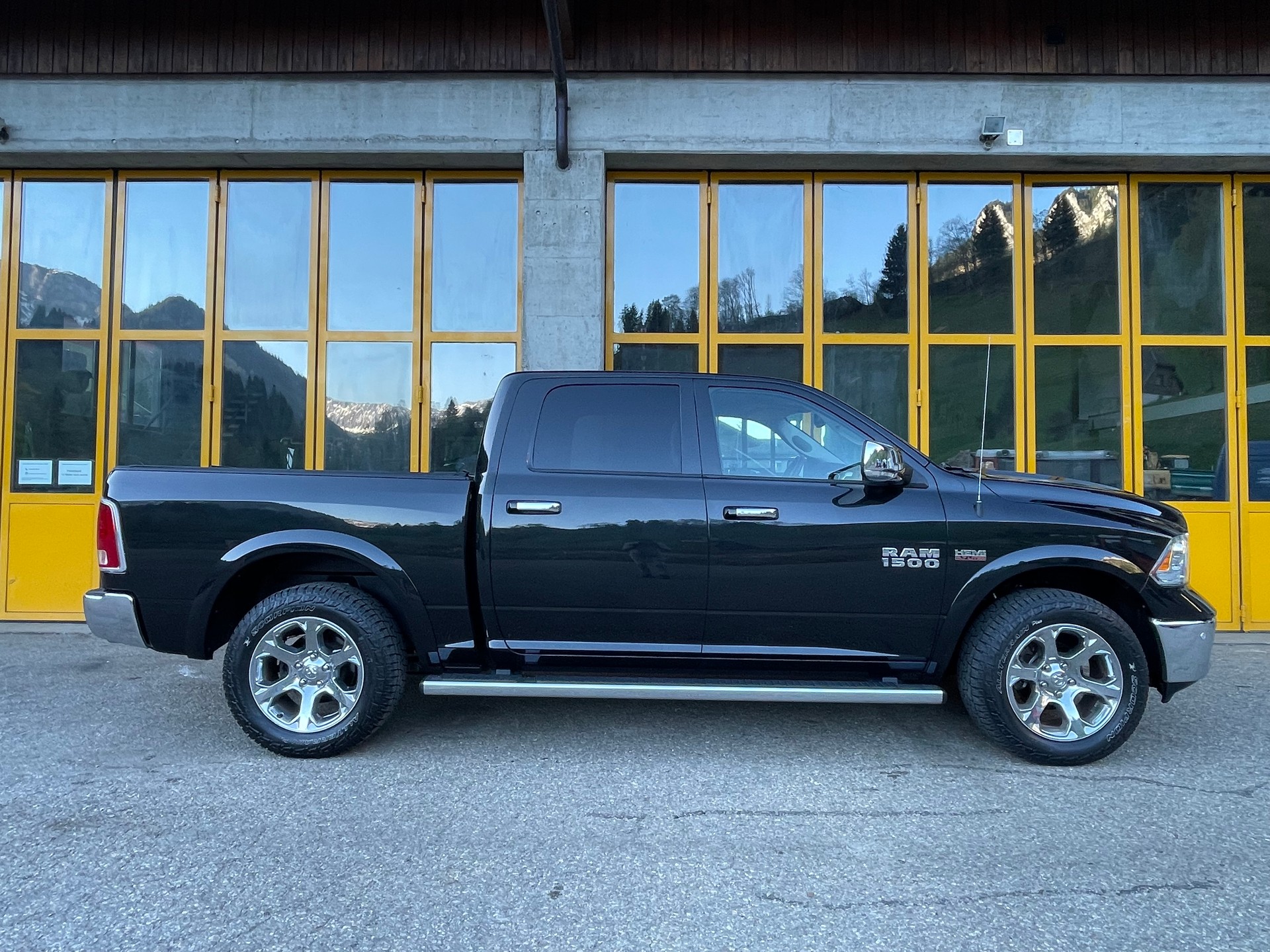 DODGE 1500 5.7 V8 Laramie-image-8