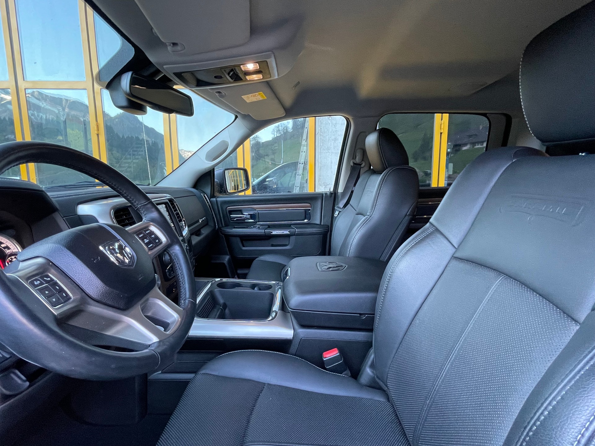 DODGE 1500 5.7 V8 Laramie-image-12