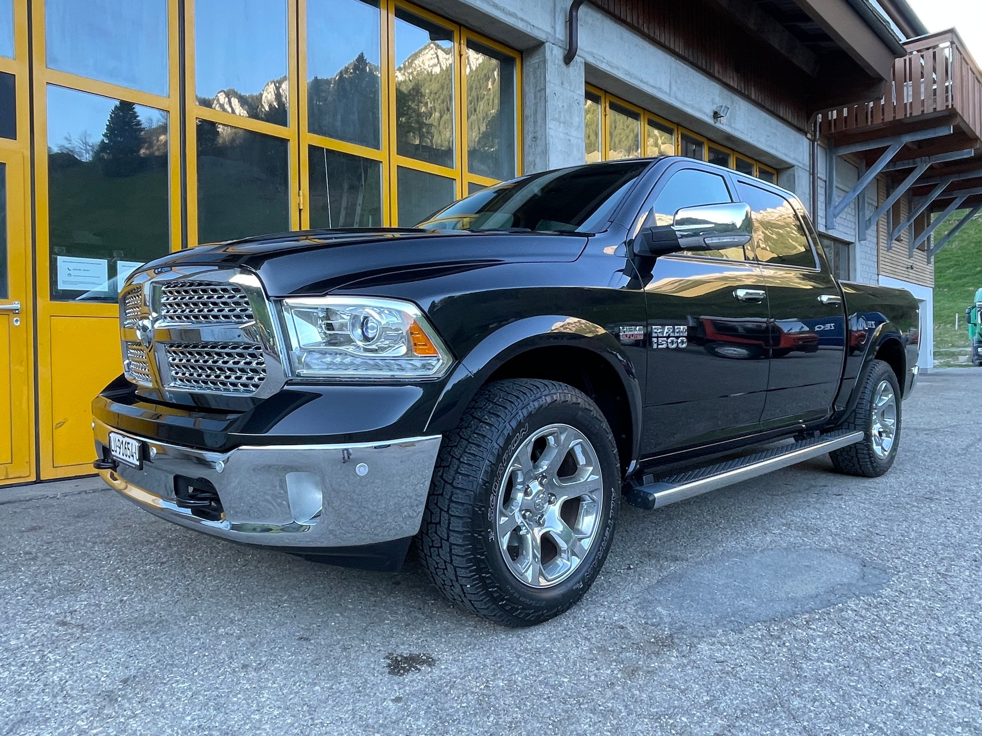 DODGE 1500 5.7 V8 Laramie-image-1