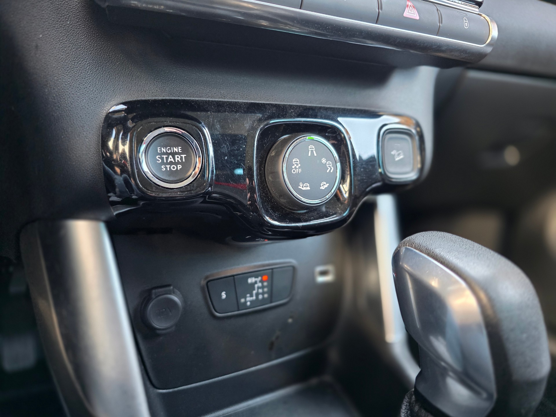 CITROEN C3 Aircross 1.2i PureTech Shine EAT-image-13
