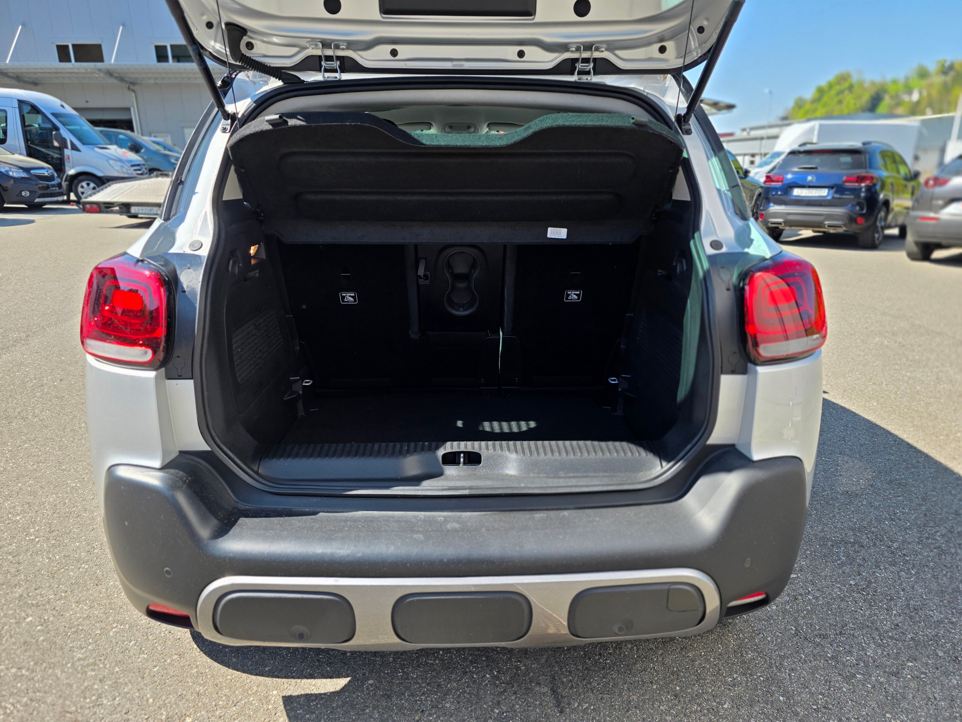 CITROEN C3 Aircross 1.2i PureTech Shine EAT-image-8