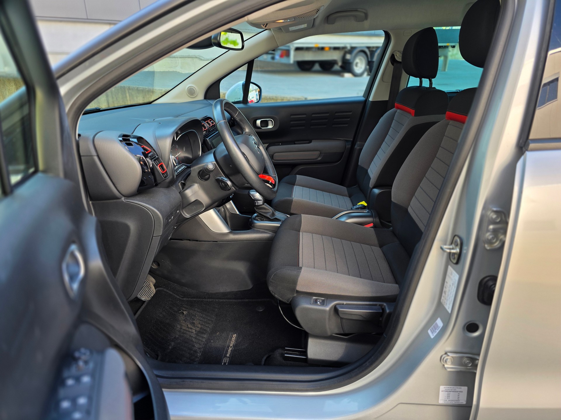 CITROEN C3 Aircross 1.2i PureTech Shine EAT-image-9