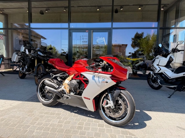 MV AGUSTA Superveloce 800