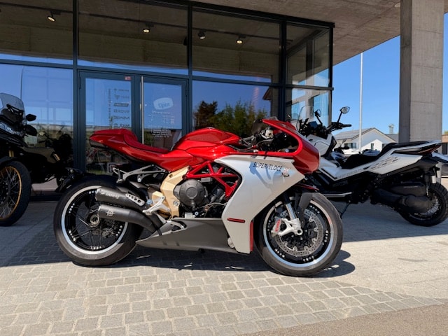 MV AGUSTA Superveloce 800-image-3