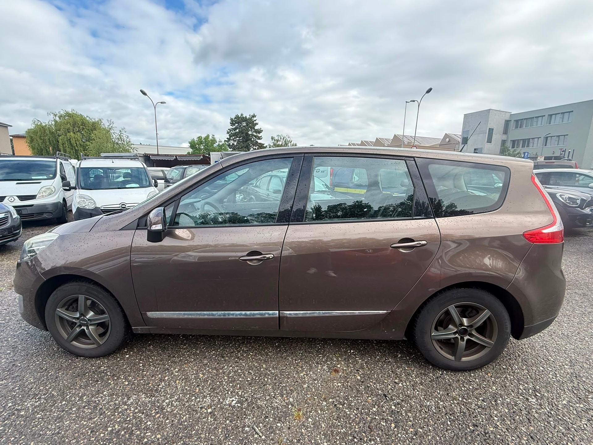RENAULT Grand Scénic 2.0 16V Dynamique X-Tronic CVT-image-1