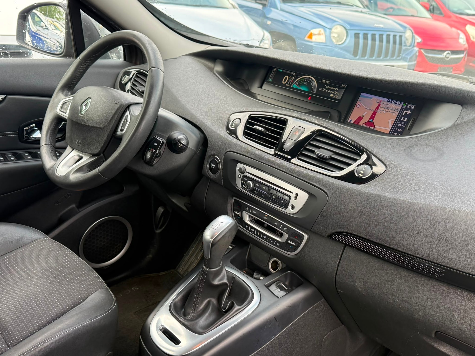 RENAULT Grand Scénic 2.0 16V Dynamique X-Tronic CVT-image-4