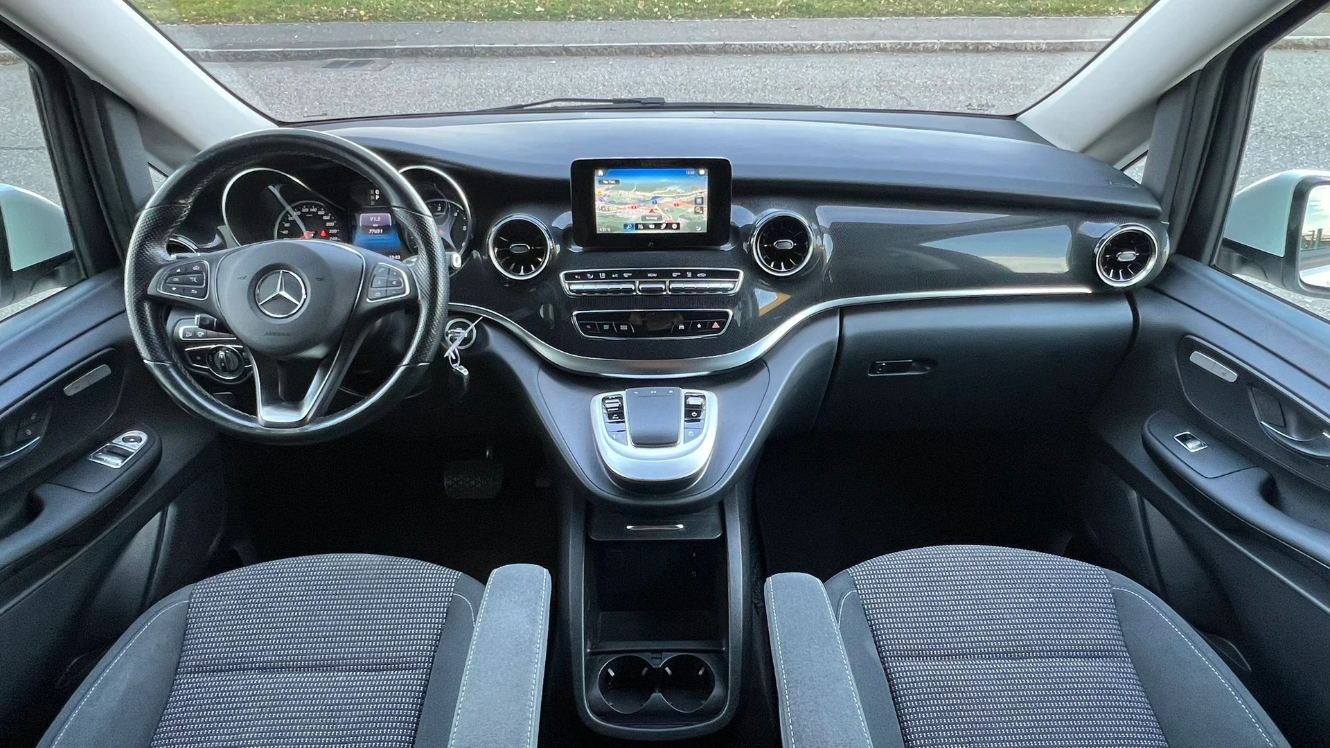 MERCEDES-BENZ V 250 d LANG TREND SPORT 4MATIC 9G-TRONIC l 190 PS-image-21