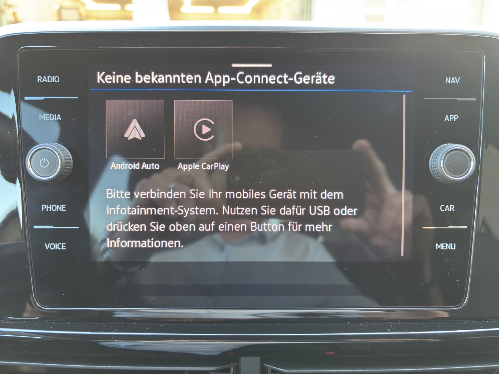 VW New T-Roc 1.5 TSI EVO R-Line DSG mit AHK & fortl. Werksgarantie-image-22