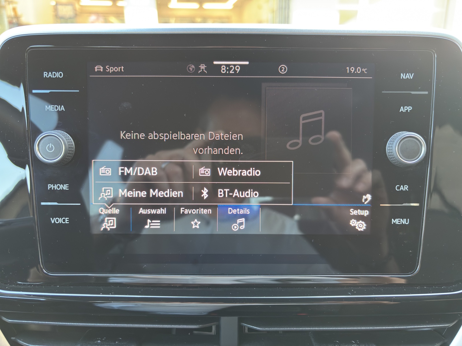 VW New T-Roc 1.5 TSI EVO R-Line DSG mit AHK & fortl. Werksgarantie-image-19