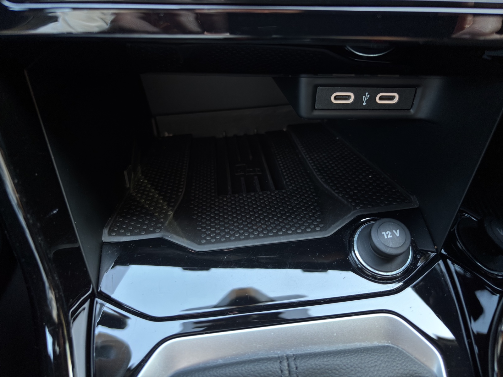 VW New T-Roc 1.5 TSI EVO R-Line DSG mit AHK & fortl. Werksgarantie-image-17