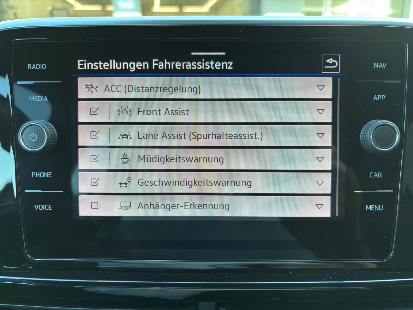 VW New T-Roc 1.5 TSI EVO R-Line DSG mit AHK & fortl. Werksgarantie-image-23