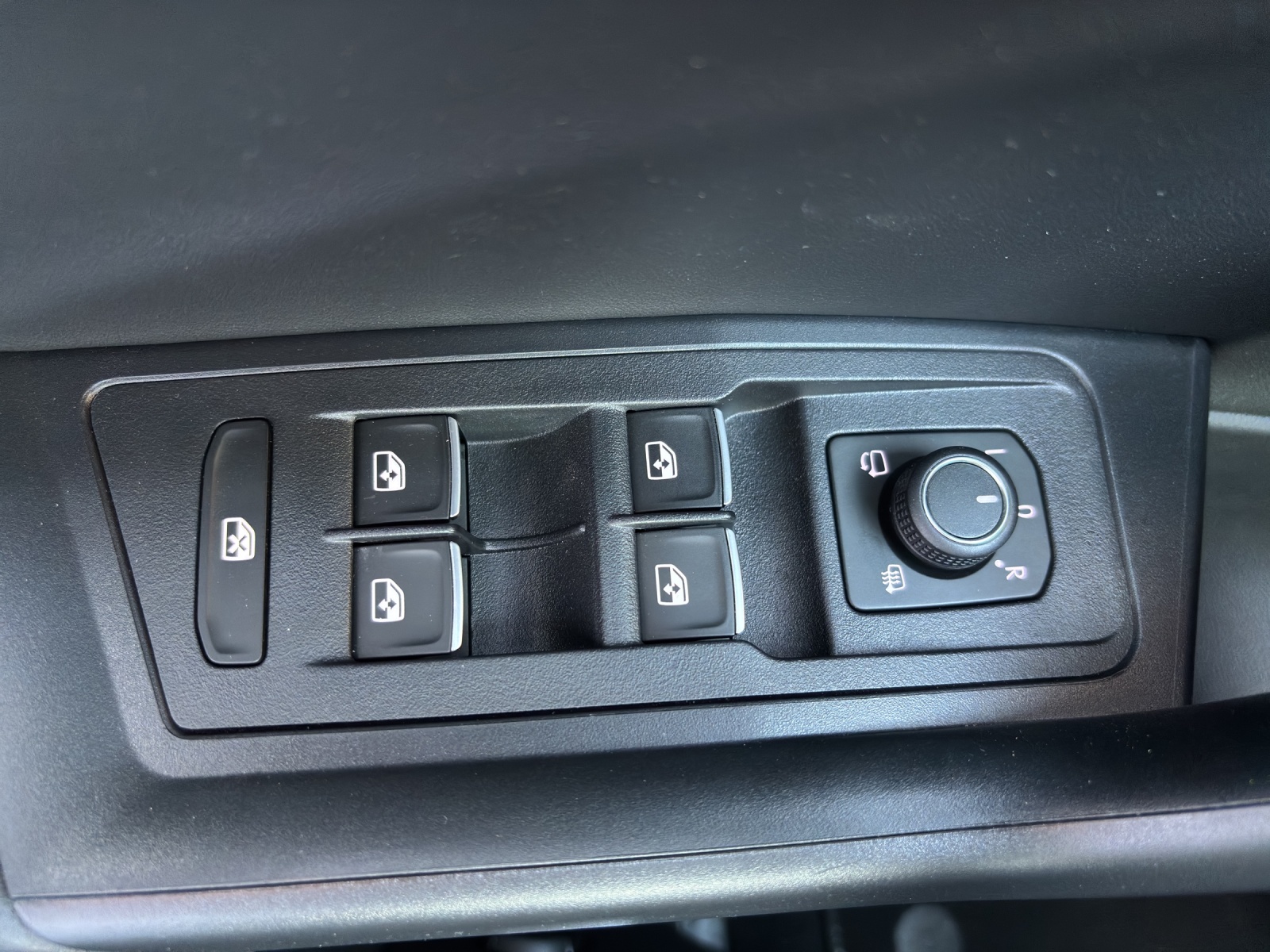 VW New T-Roc 1.5 TSI EVO R-Line DSG mit AHK & fortl. Werksgarantie-image-29