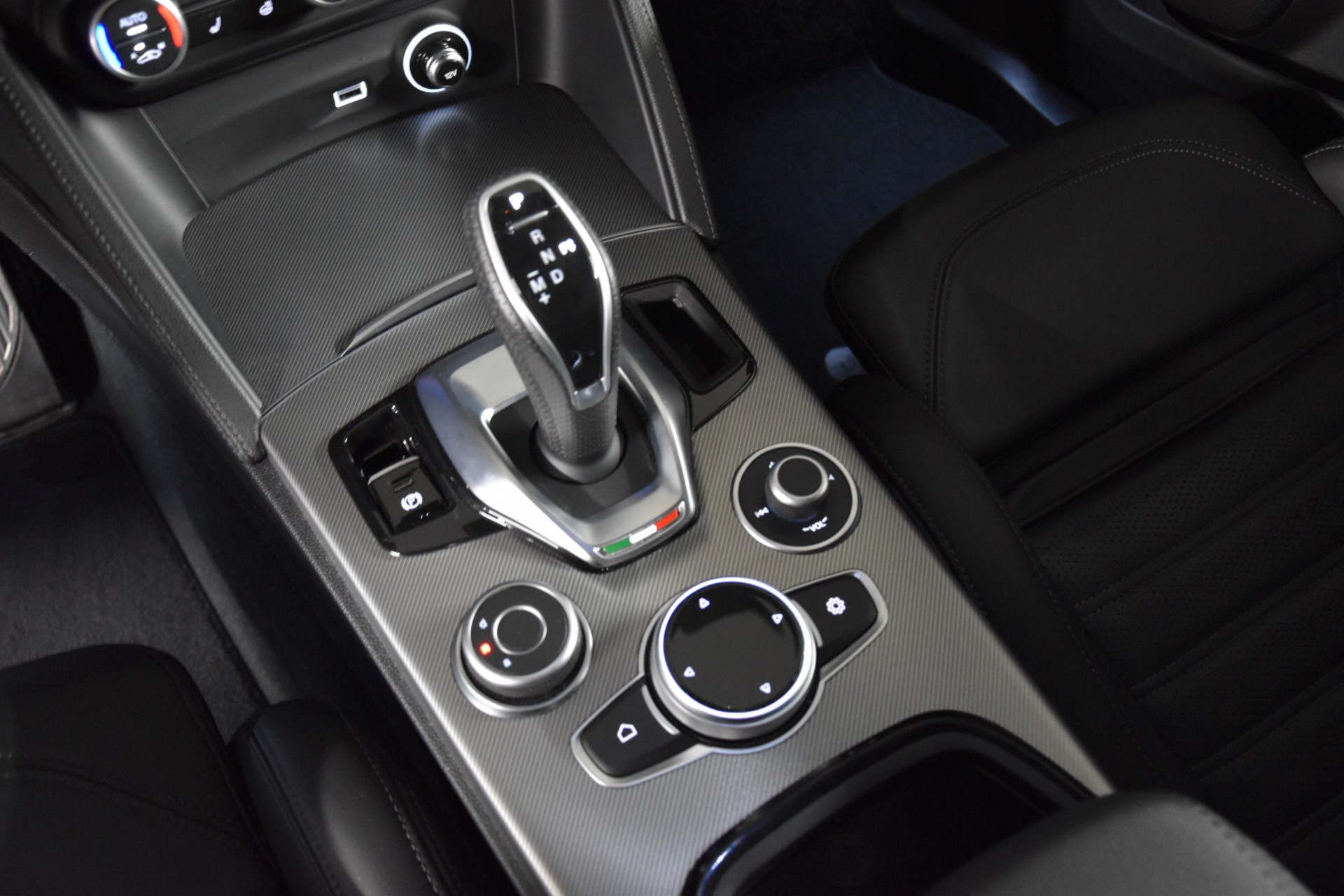 ALFA ROMEO Stelvio 2.0 Veloce Q4 AT8-image-24