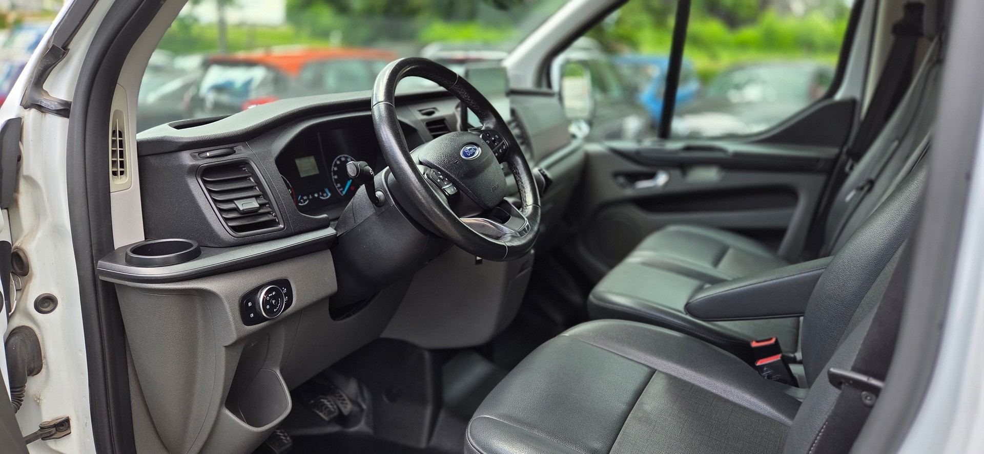 FORD Transit Custom 320 L2H1 Ambiente-image-12