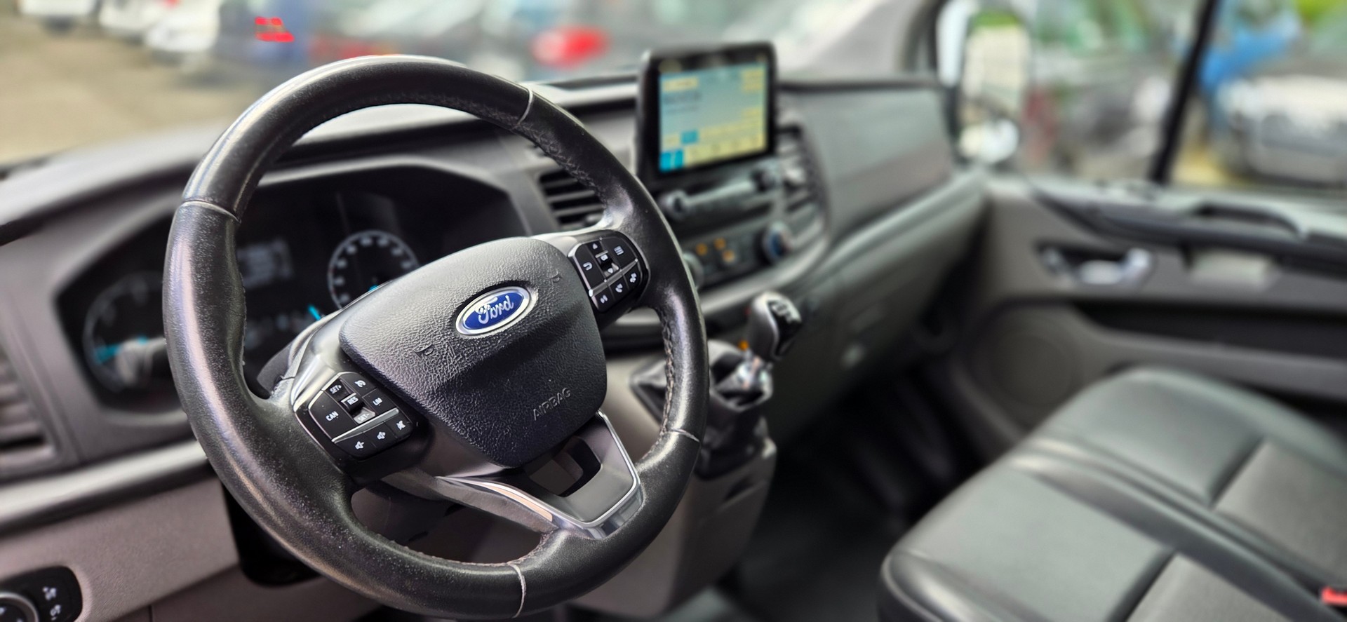 FORD Transit Custom 320 L2H1 Ambiente-image-14