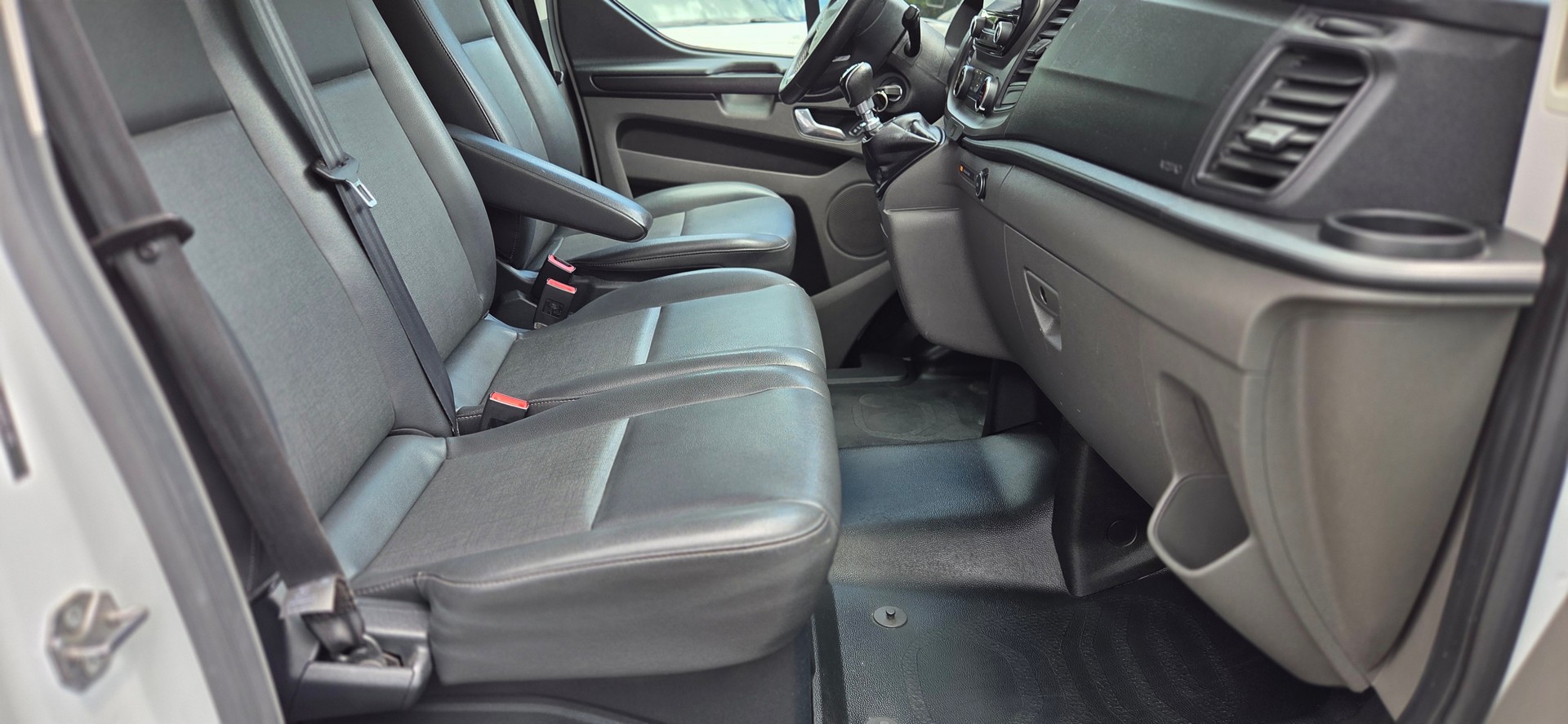 FORD Transit Custom 320 L2H1 Ambiente-image-11