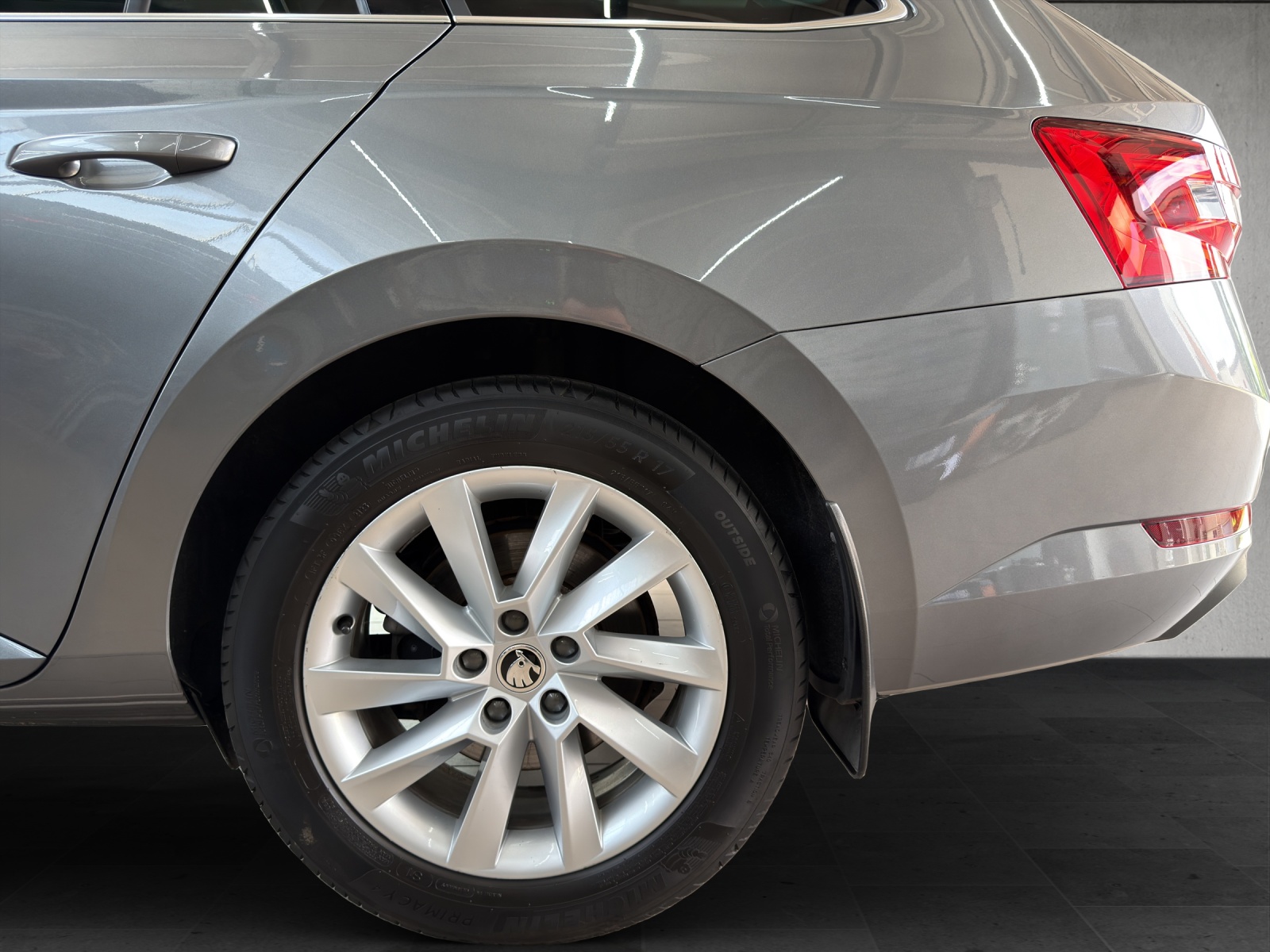 SKODA Superb Combi 1.5 TSI Ambition DSG *Werksgarantie bis 07.2028*-image-8