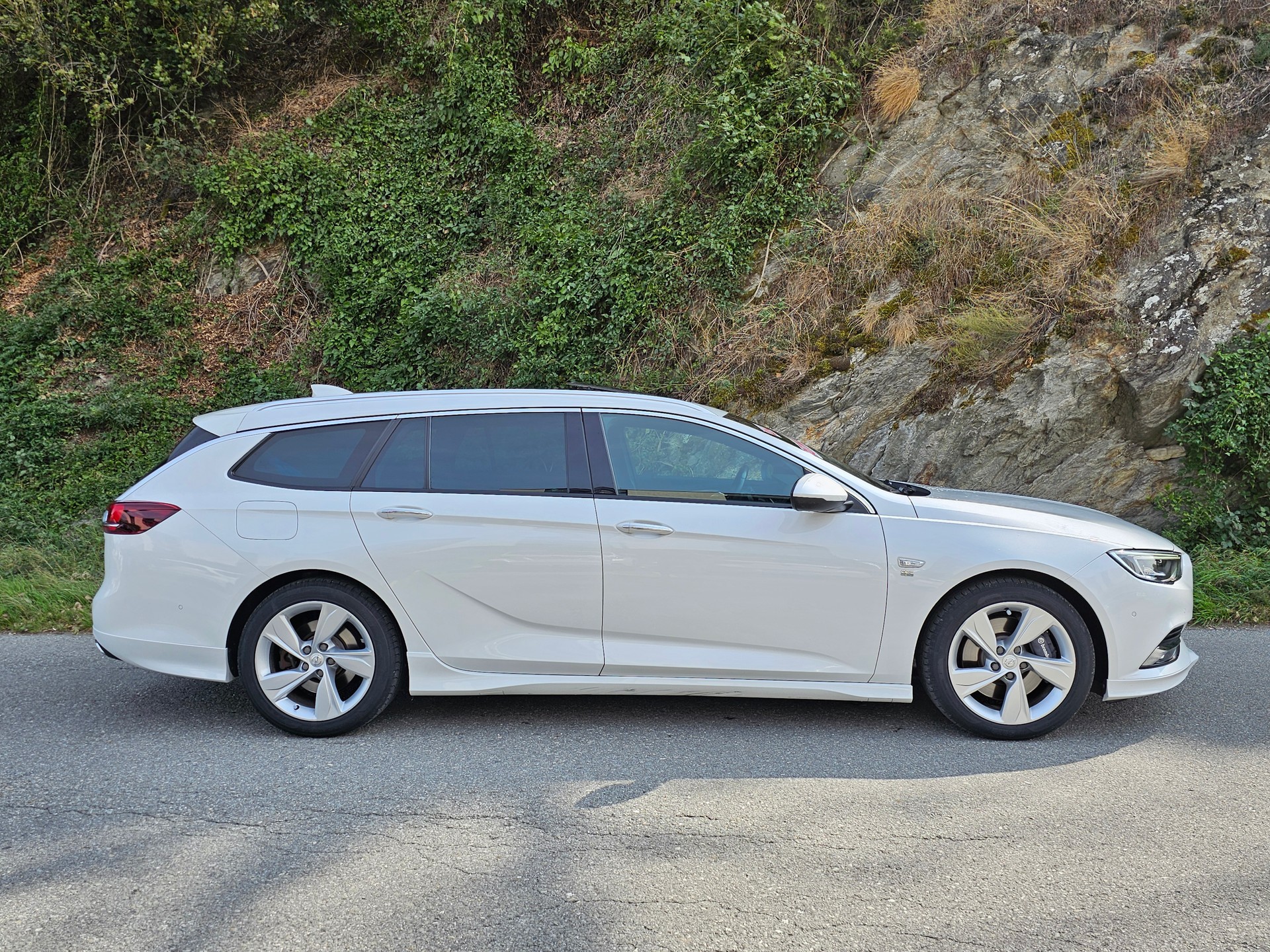 OPEL Insignia 2.0 T Sports Tourer Excellence 4WD Automat.-image-4