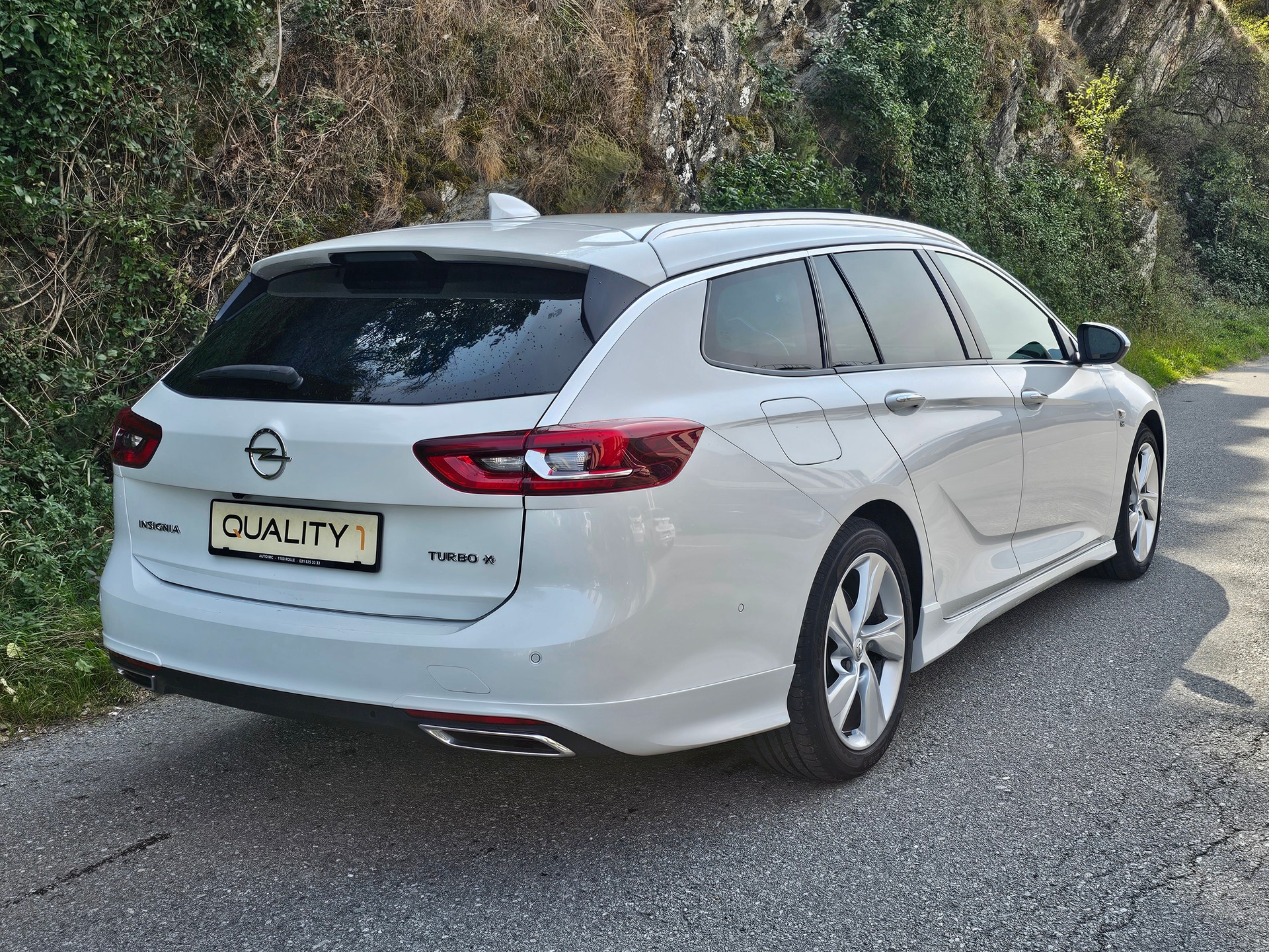 OPEL Insignia 2.0 T Sports Tourer Excellence 4WD Automat.-image-3