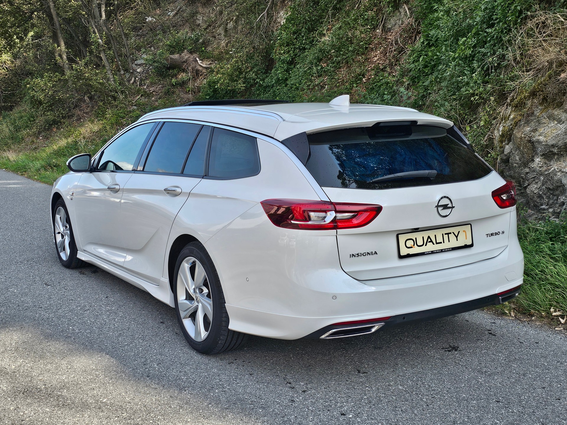 OPEL Insignia 2.0 T Sports Tourer Excellence 4WD Automat.-image-2