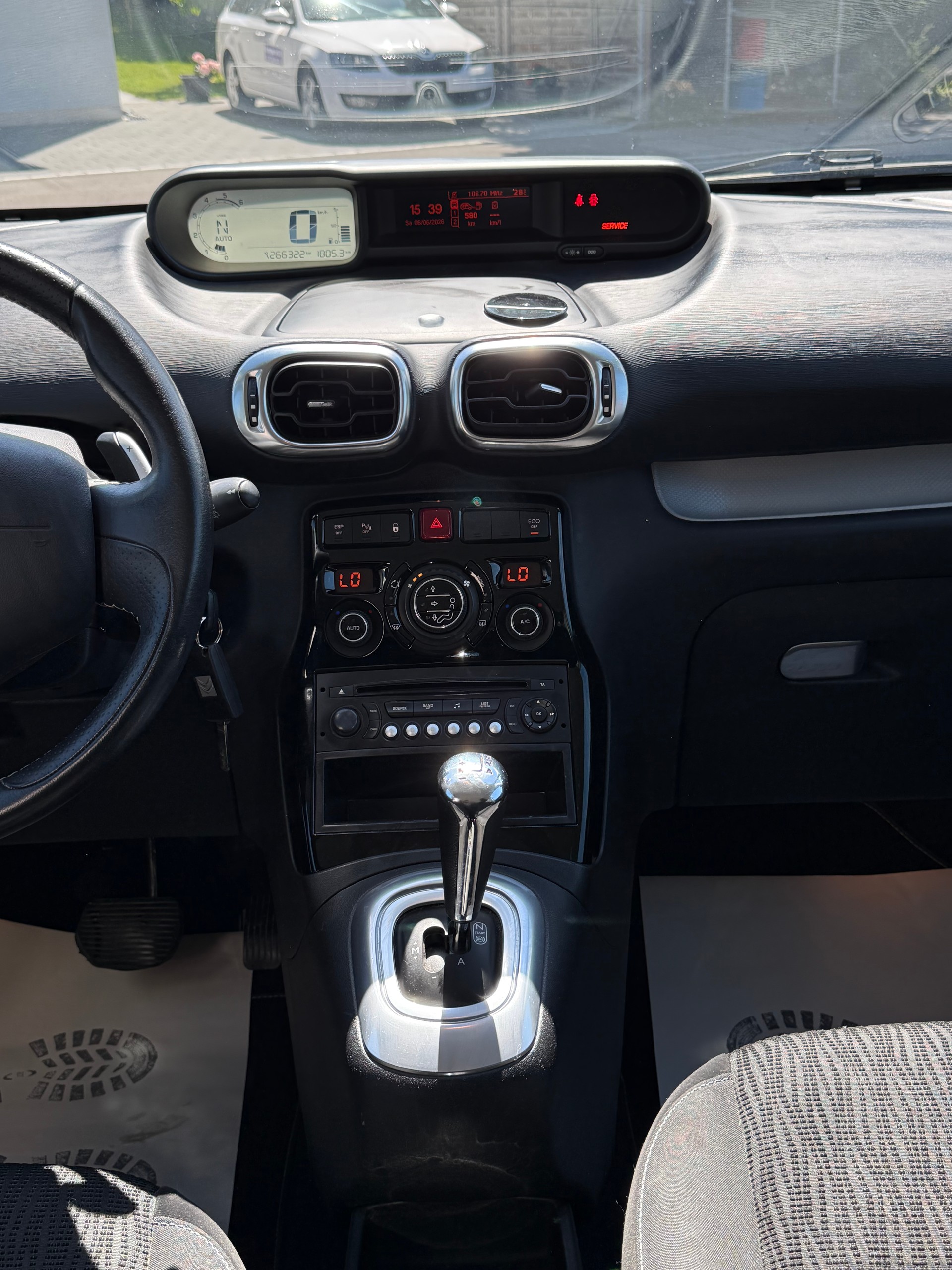 CITROEN C3 Picasso 1.6 HDi Exclusive EGS6-image-7