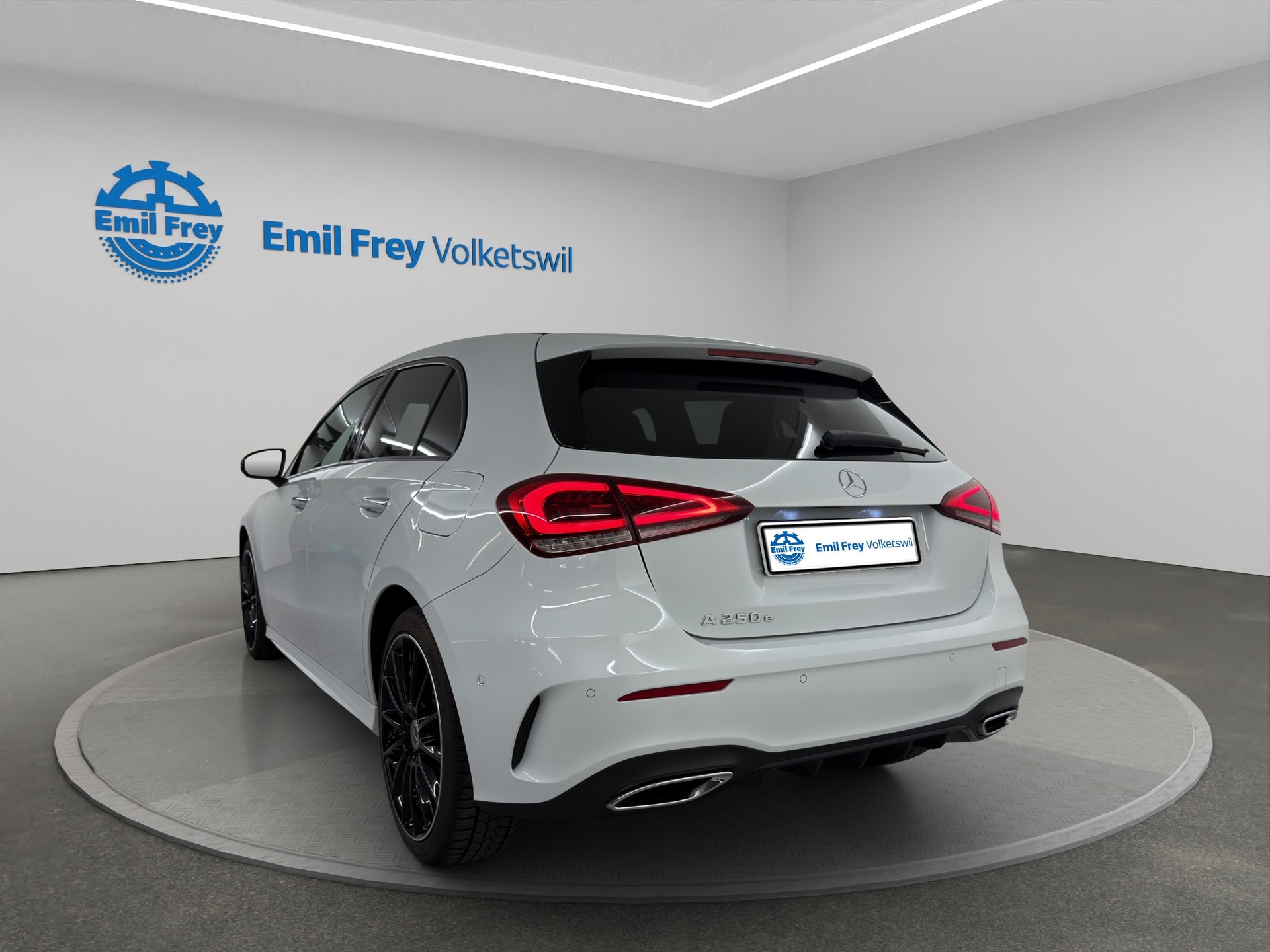 MERCEDES-BENZ A 250 e AMG Line-showroom-element-2