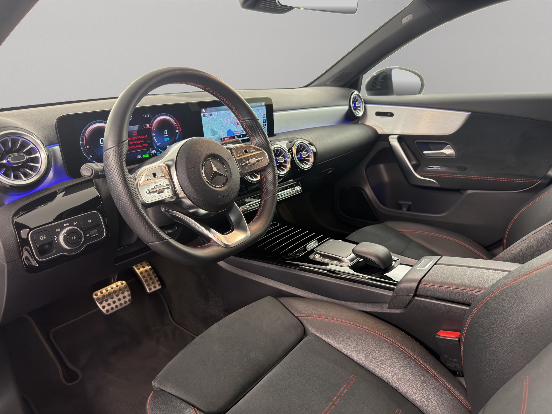 MERCEDES-BENZ A 250 e AMG Line-image-10