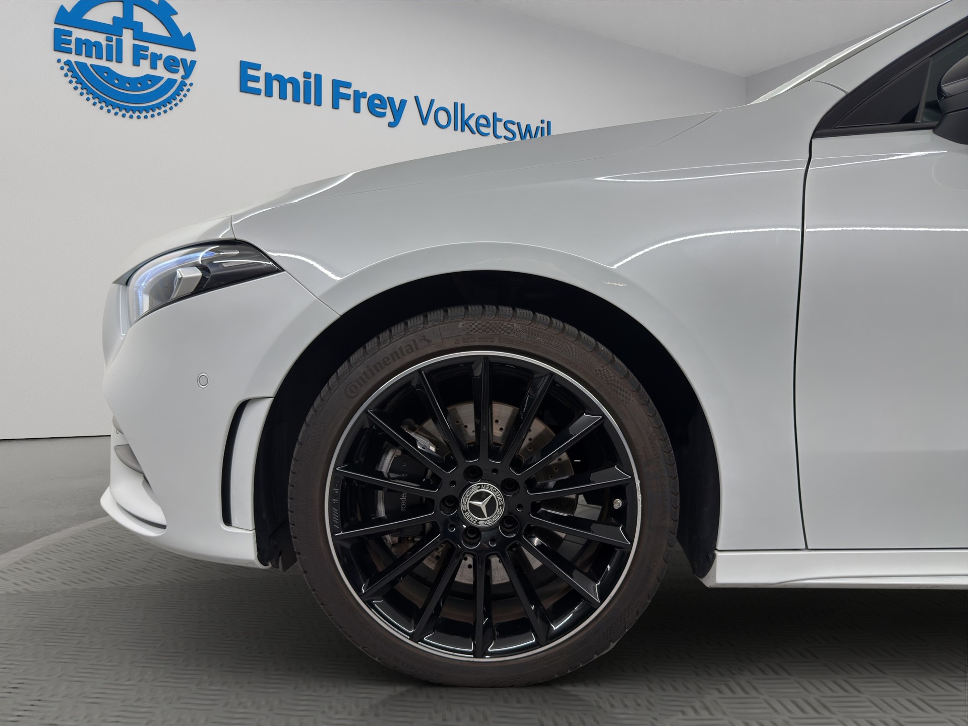 MERCEDES-BENZ A 250 e AMG Line-image-3
