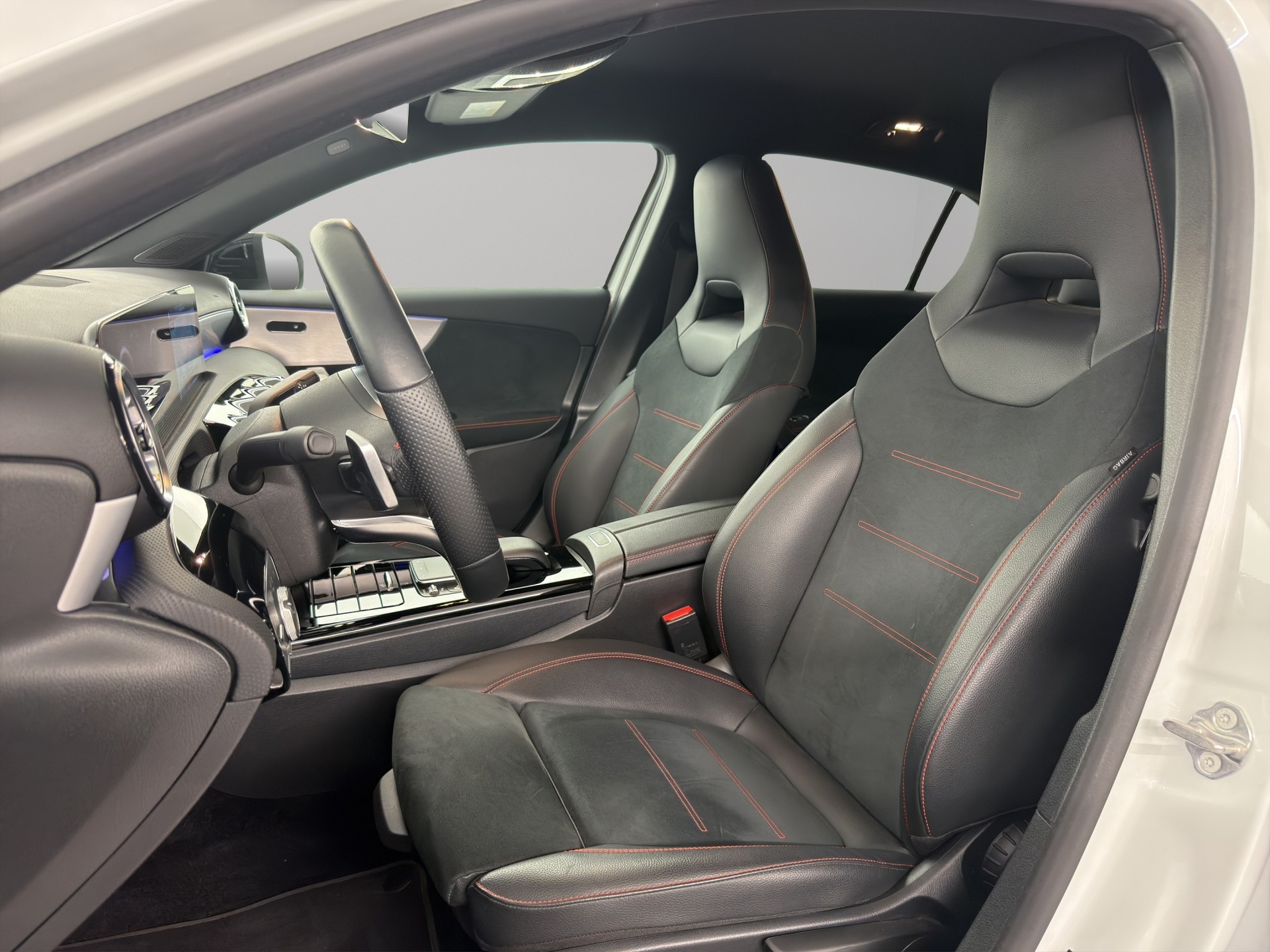 MERCEDES-BENZ A 250 e AMG Line-image-7