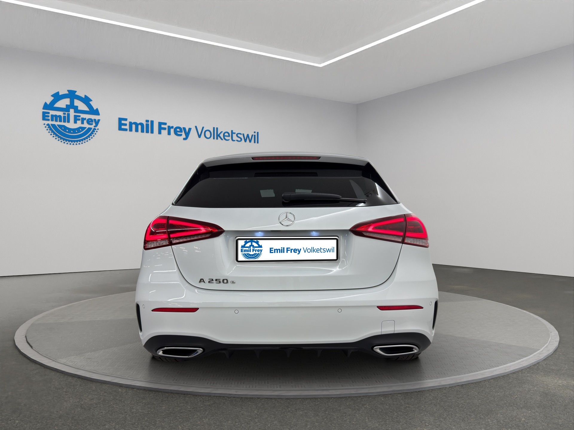 MERCEDES-BENZ A 250 e AMG Line-image-5
