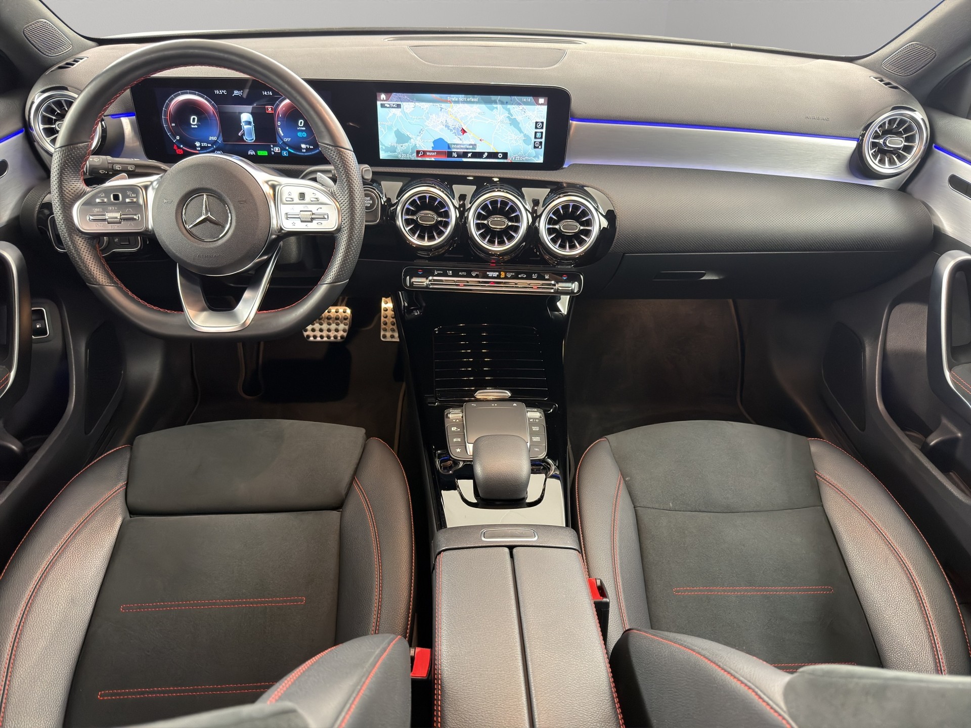 MERCEDES-BENZ A 250 e AMG Line-image-9