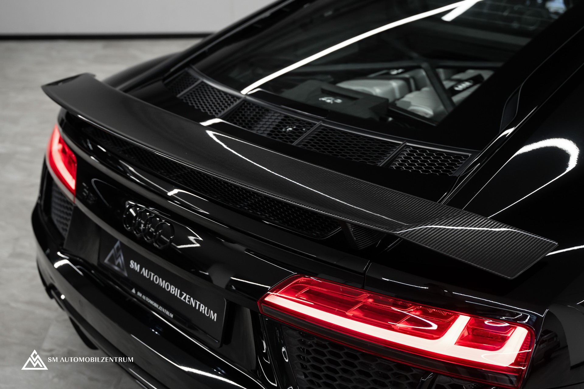 AUDI R8 Coupé 5.2 FSI V10 plus quattro S-Tronic-image-32