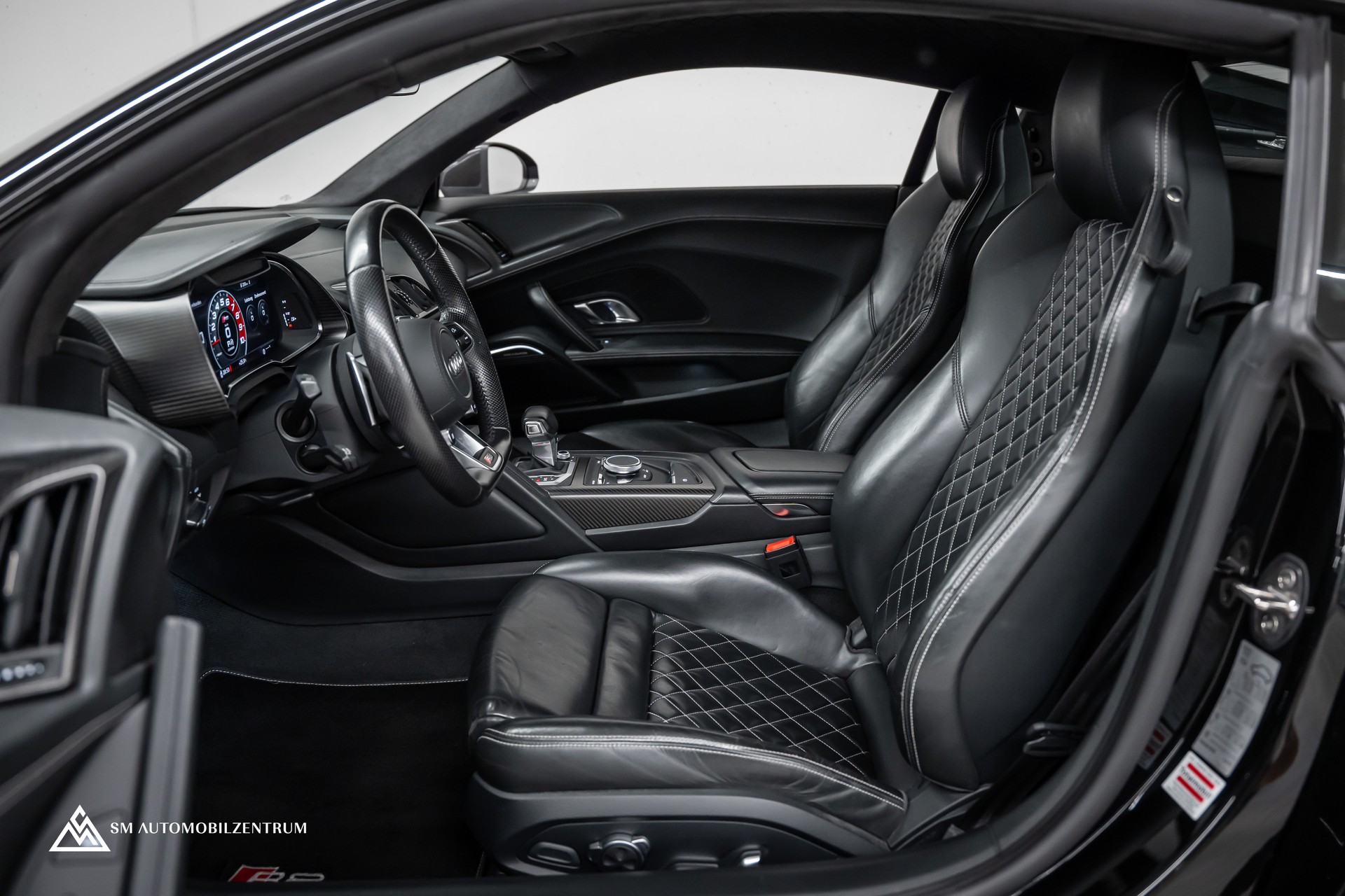 AUDI R8 Coupé 5.2 FSI V10 plus quattro S-Tronic-image-10