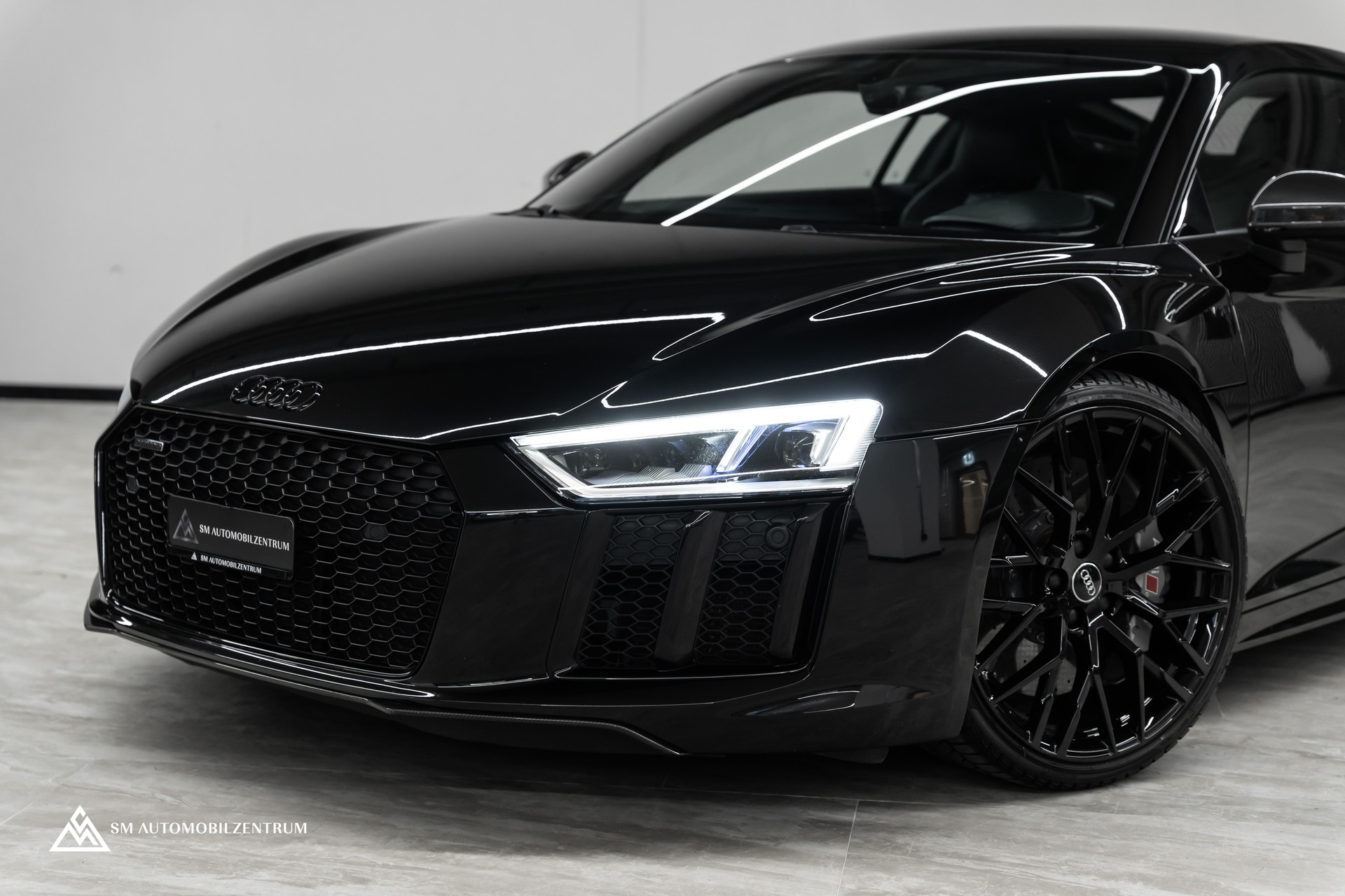 AUDI R8 Coupé 5.2 FSI V10 plus quattro S-Tronic-image-4