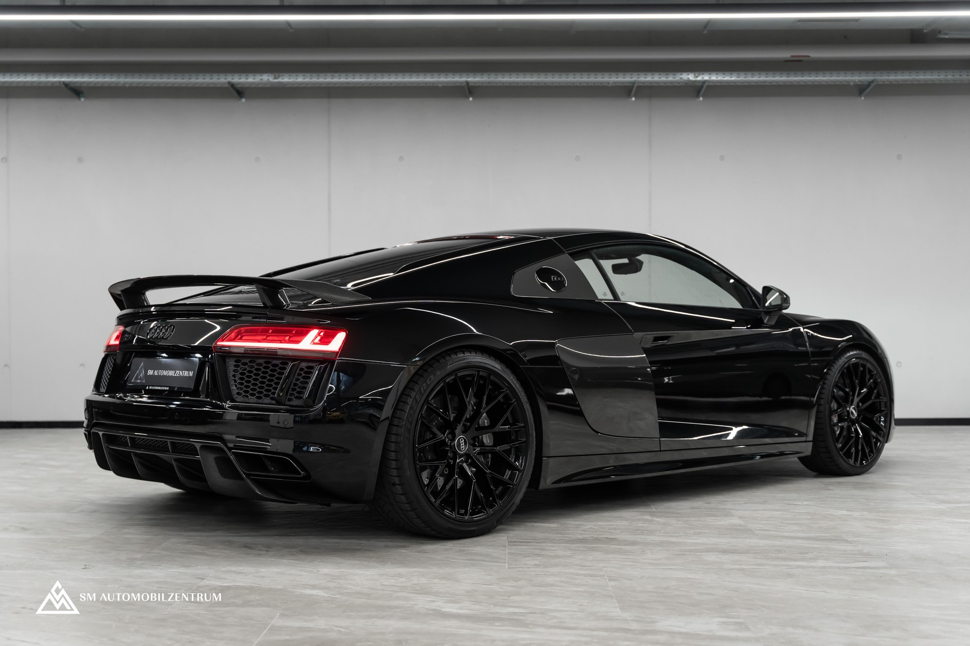 AUDI R8 Coupé 5.2 FSI V10 plus quattro S-Tronic-image-31