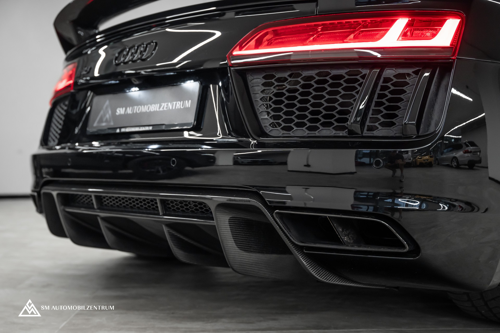 AUDI R8 Coupé 5.2 FSI V10 plus quattro S-Tronic-image-33