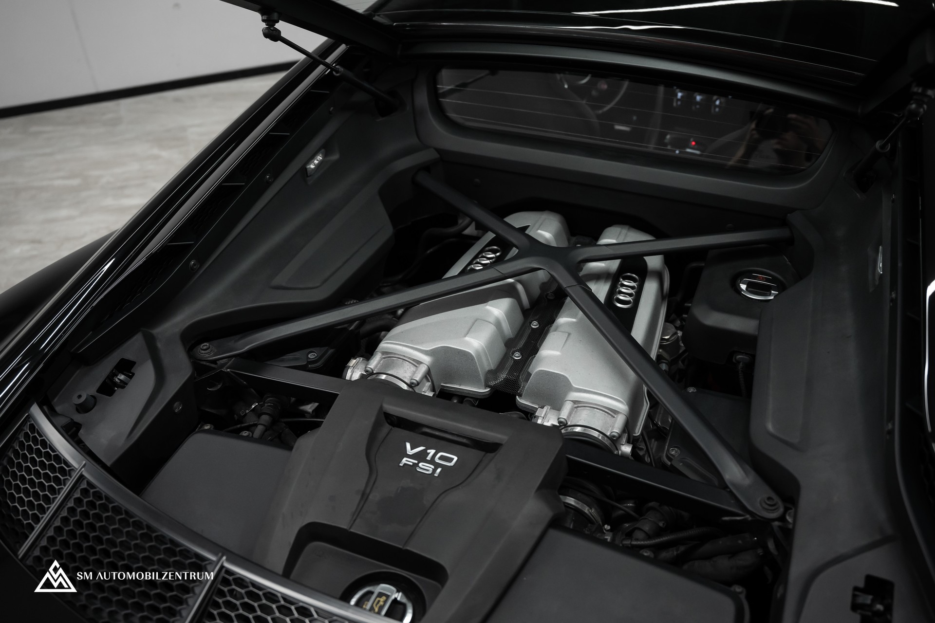 AUDI R8 Coupé 5.2 FSI V10 plus quattro S-Tronic-image-34