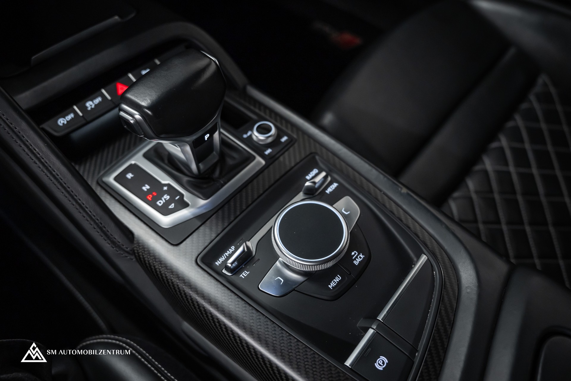 AUDI R8 Coupé 5.2 FSI V10 plus quattro S-Tronic-image-23
