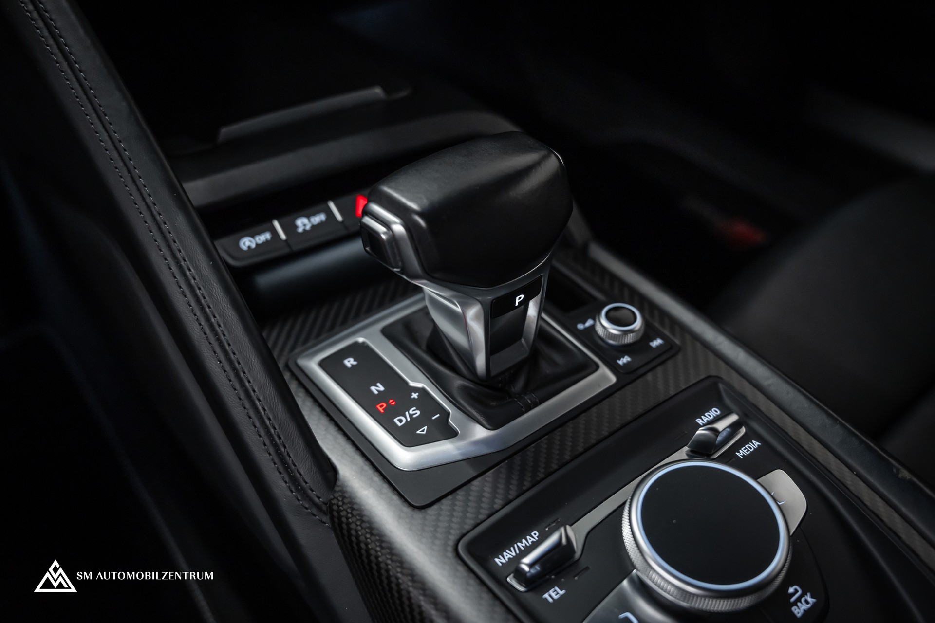 AUDI R8 Coupé 5.2 FSI V10 plus quattro S-Tronic-image-24