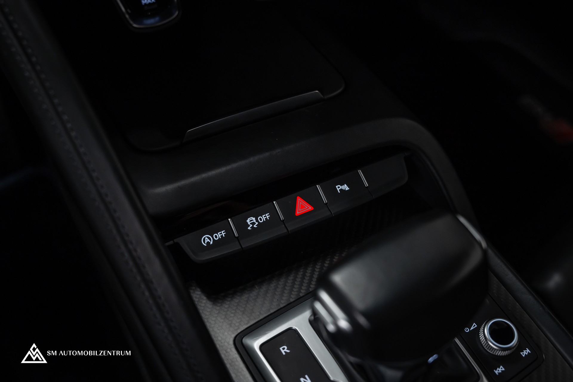 AUDI R8 Coupé 5.2 FSI V10 plus quattro S-Tronic-image-25