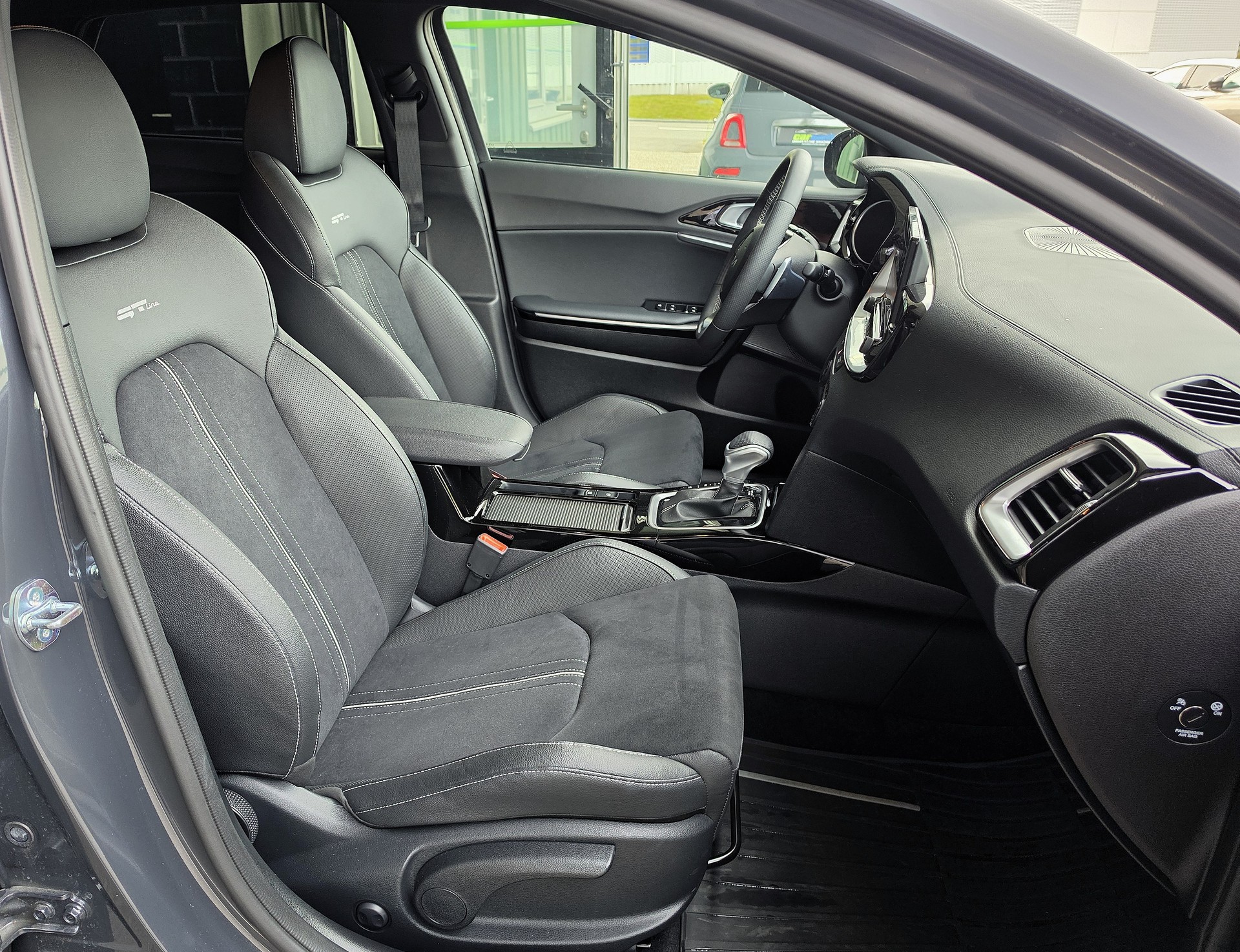 KIA ProCeed 1.5 T-GDi MHEV GT-Line DCT-image-4