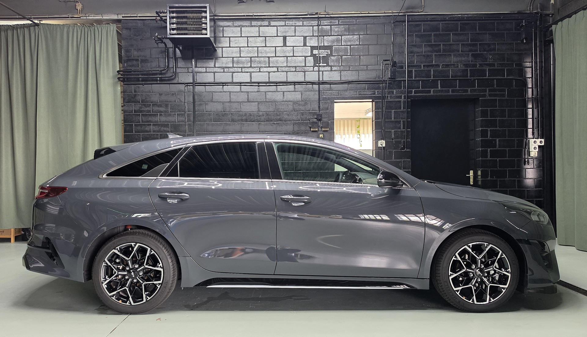 KIA ProCeed 1.5 T-GDi MHEV GT-Line DCT-image-1