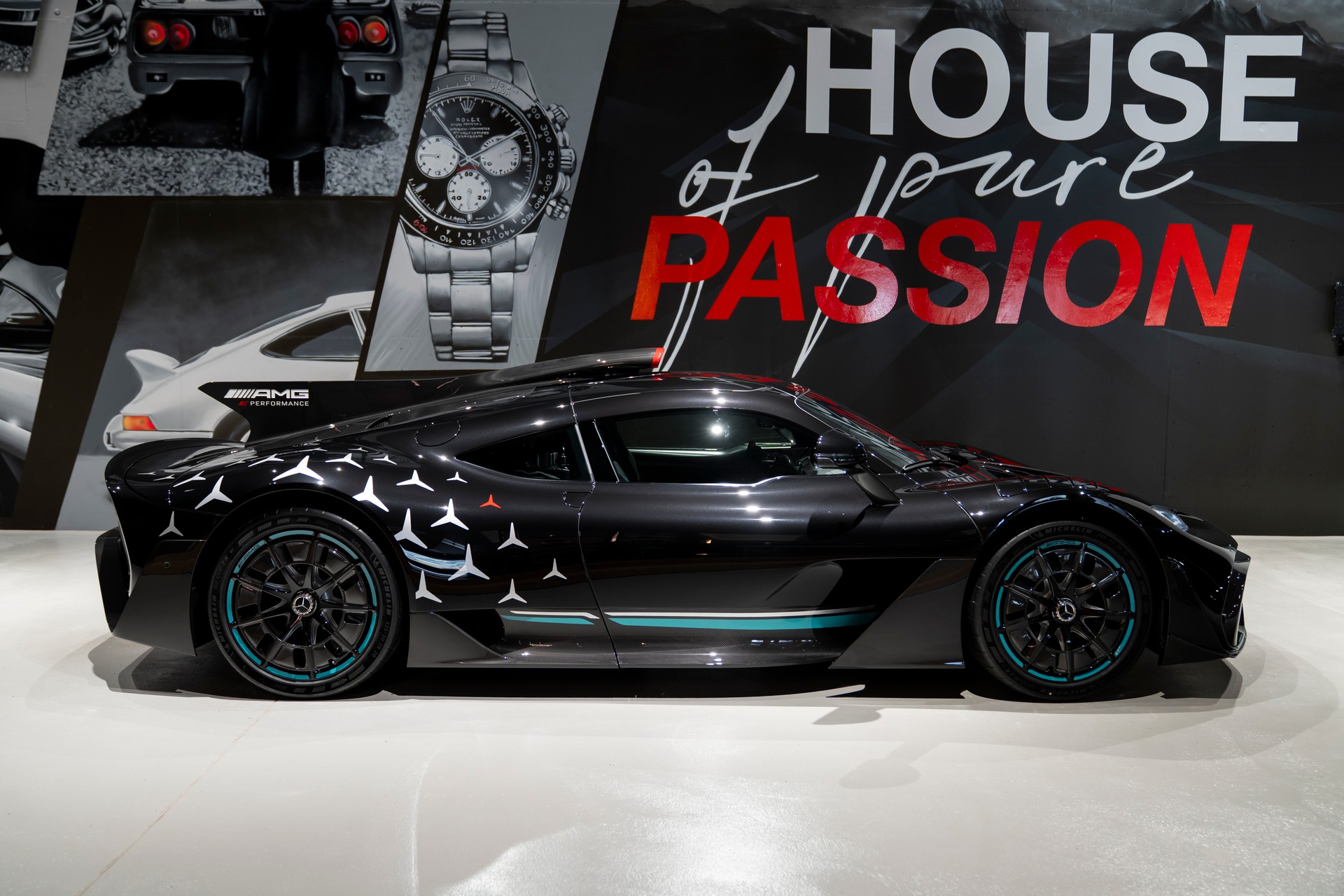 MERCEDES-BENZ AMG One-showroom-element-2