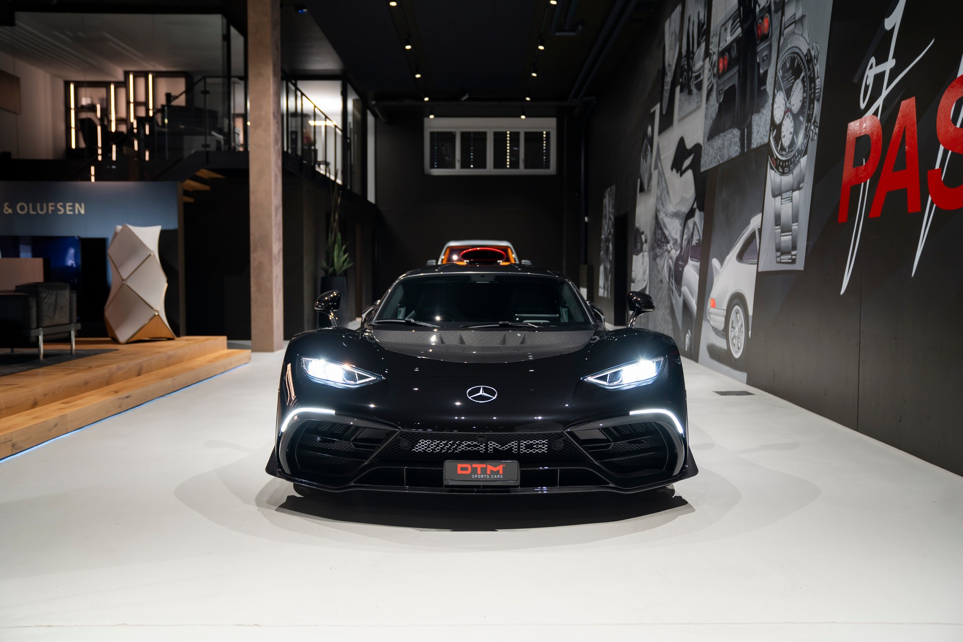 MERCEDES-BENZ AMG One-showroom-element-1